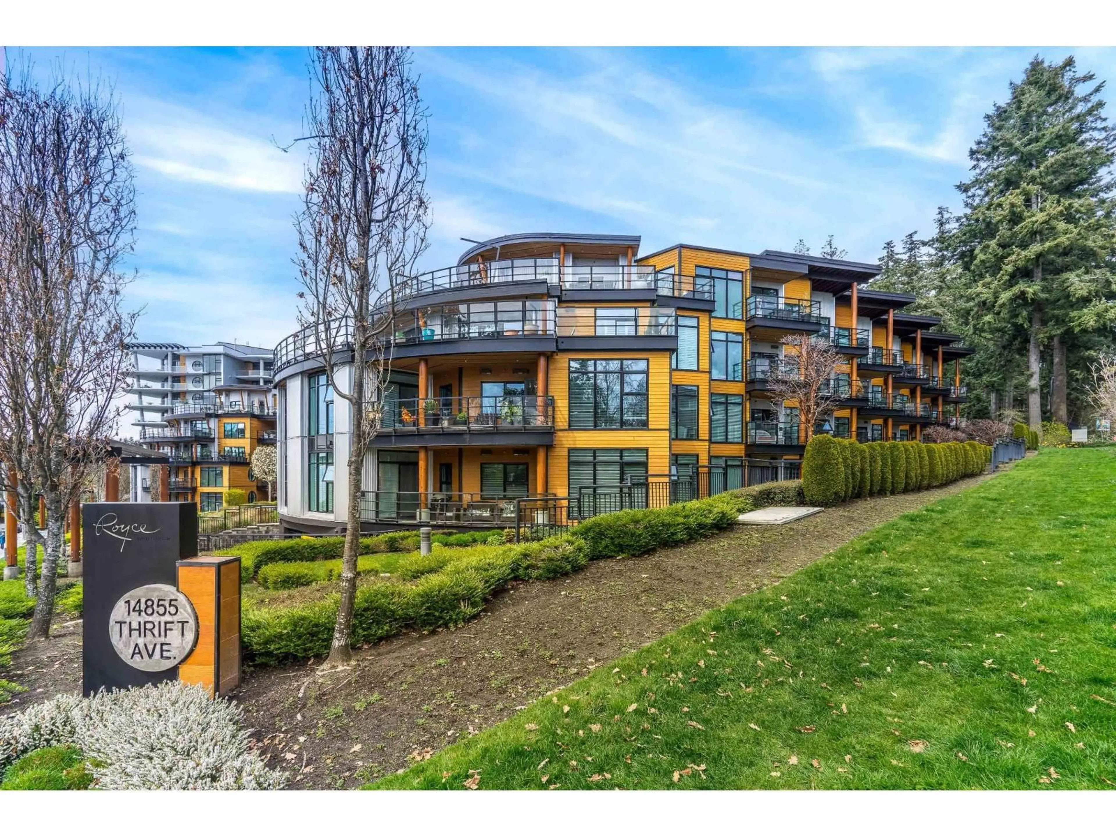 A pic from outside/outdoor area/front of a property/back of a property/a pic from drone, unknown for 505 - 14855 THRIFT AVENUE, White Rock British Columbia V4B2J6