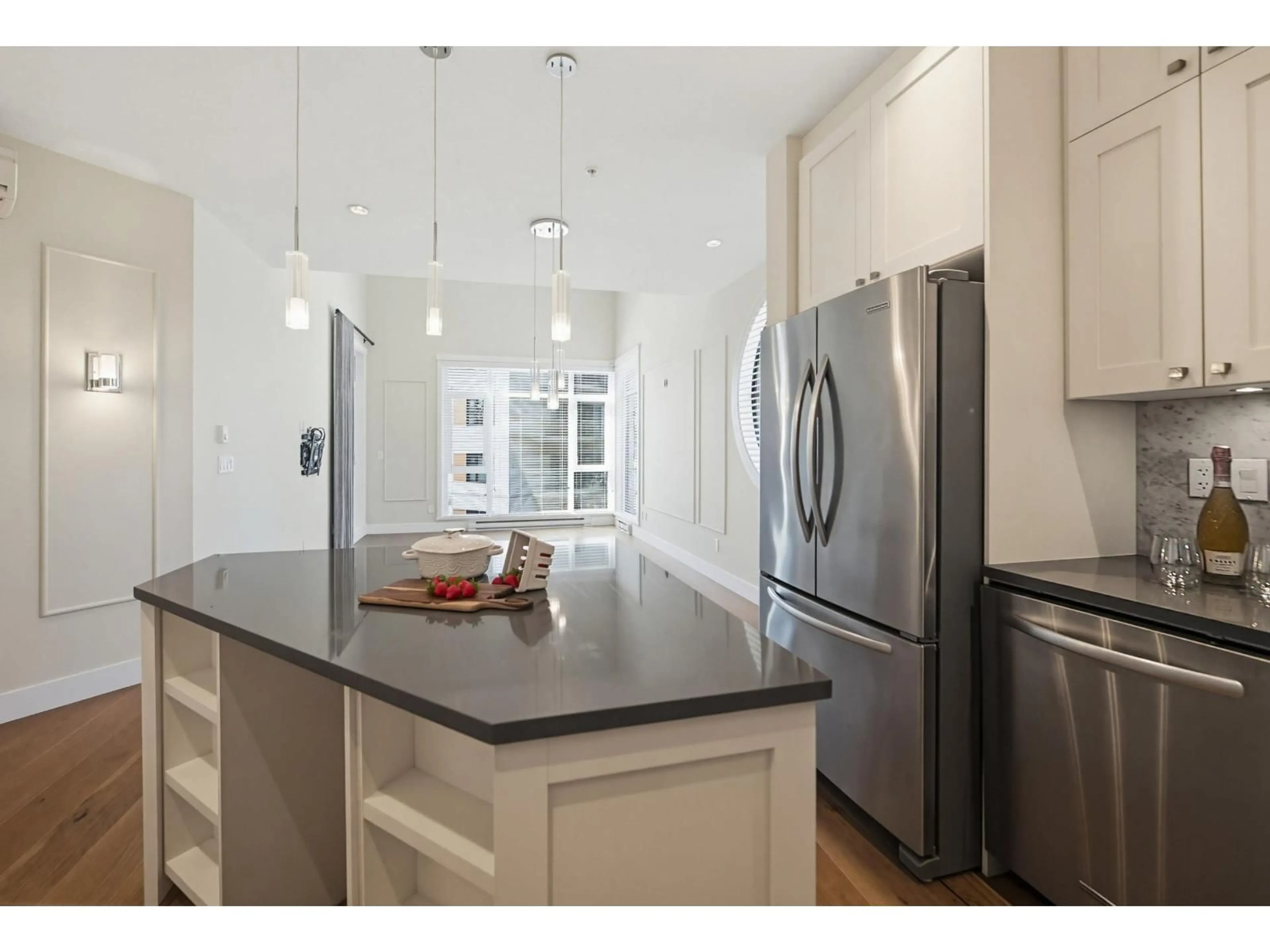 Open concept kitchen, unknown for 505 - 14855 THRIFT AVENUE, White Rock British Columbia V4B2J6