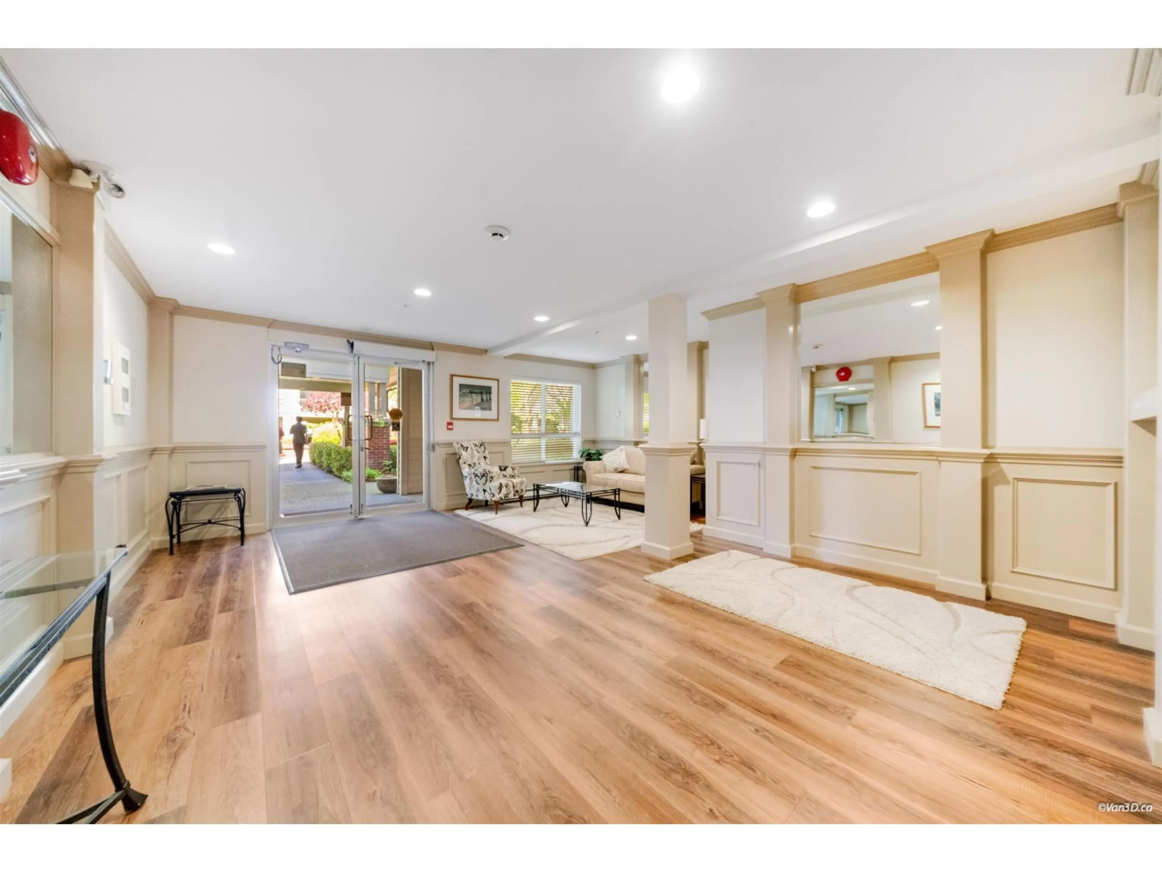 Indoor foyer for 305 - 2167 152 STREET, Surrey British Columbia V4A4P1