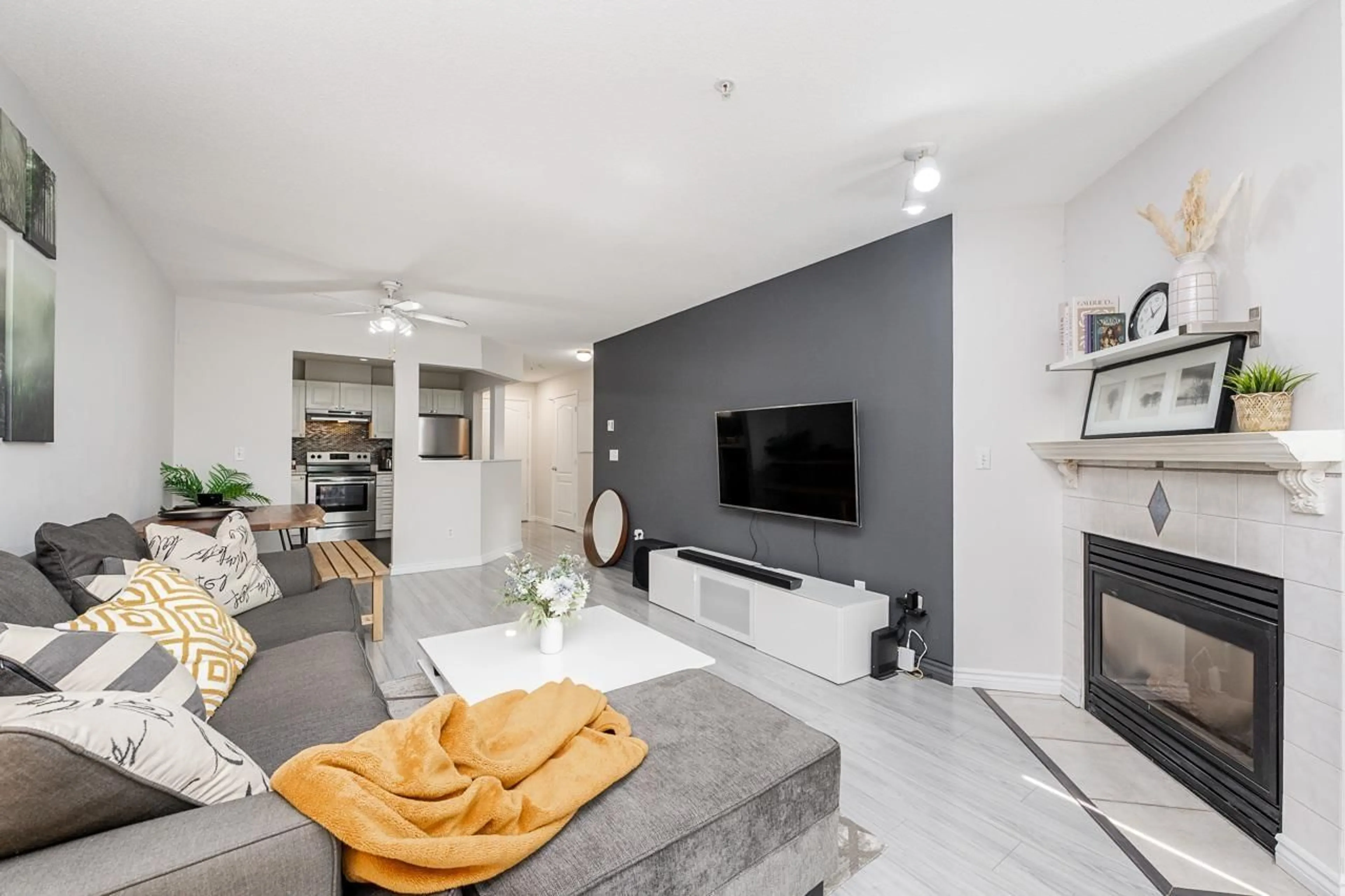 Living room with furniture, unknown for 101 - 5765 GLOVER ROAD, Langley British Columbia V3A8M8