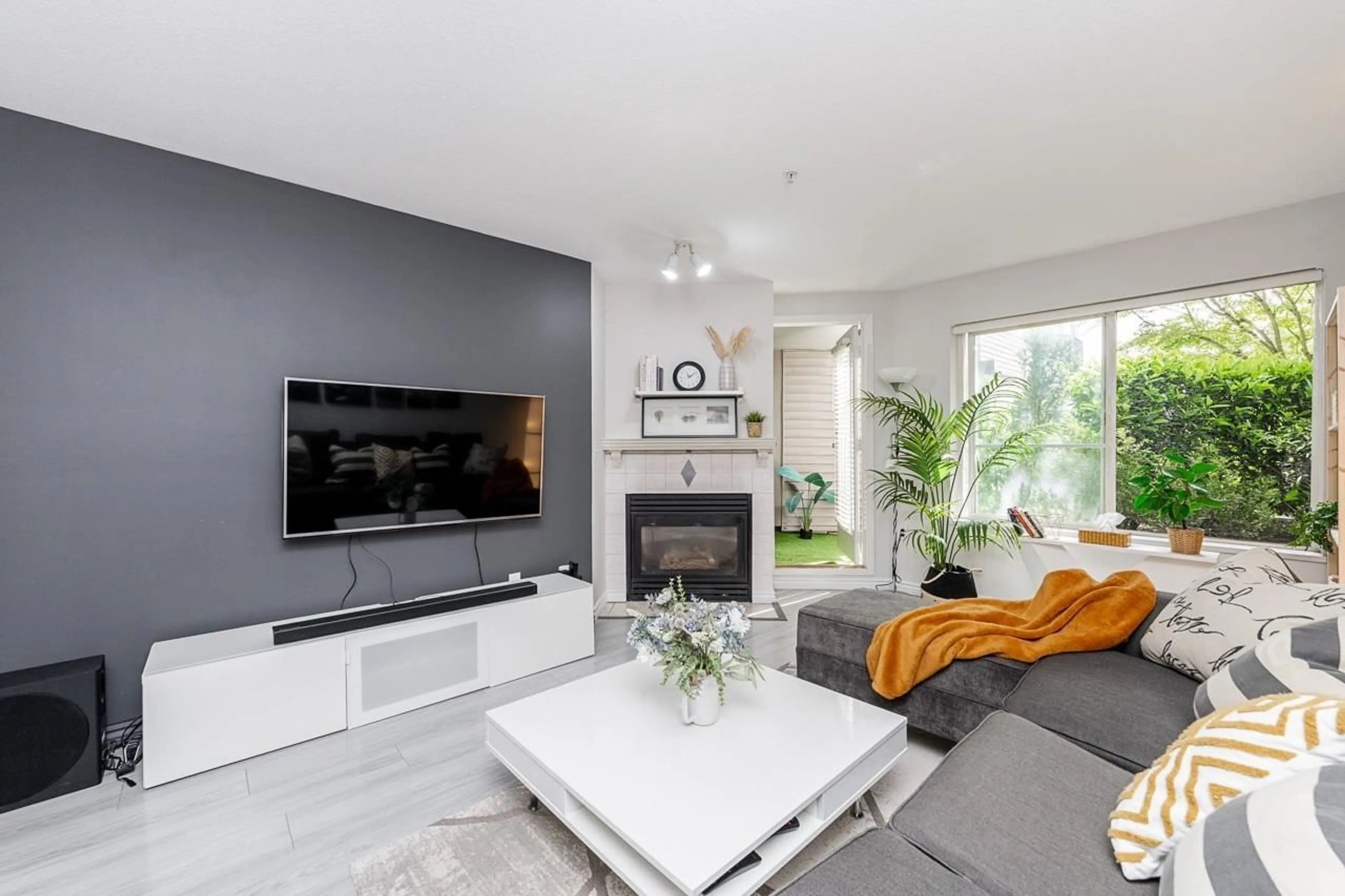 Living room with furniture, unknown for 101 - 5765 GLOVER ROAD, Langley British Columbia V3A8M8