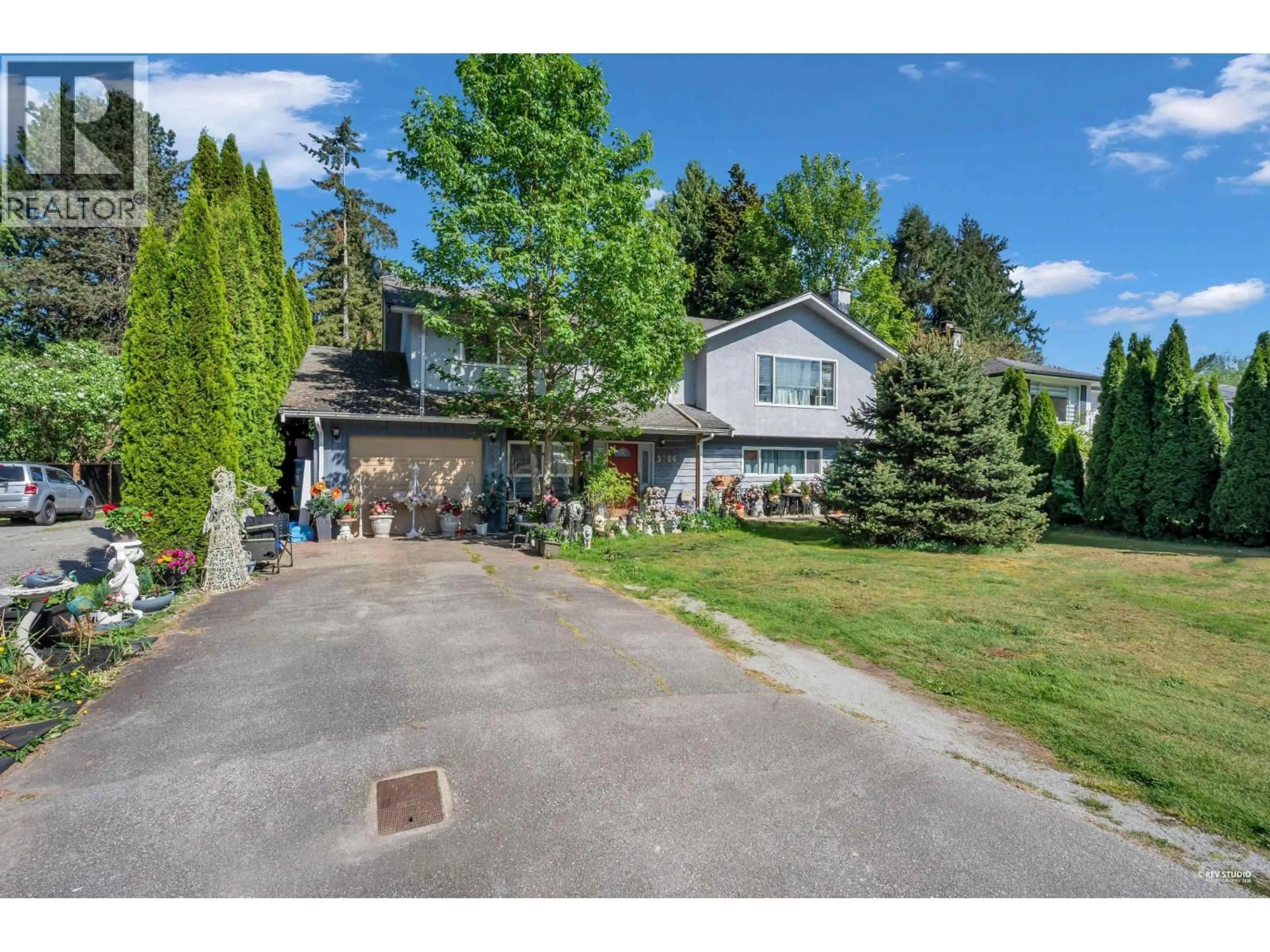 A pic from outside/outdoor area/front of a property/back of a property/a pic from drone, street for 3786 KILLARNEY STREET, Port Coquitlam British Columbia V3B3C6
