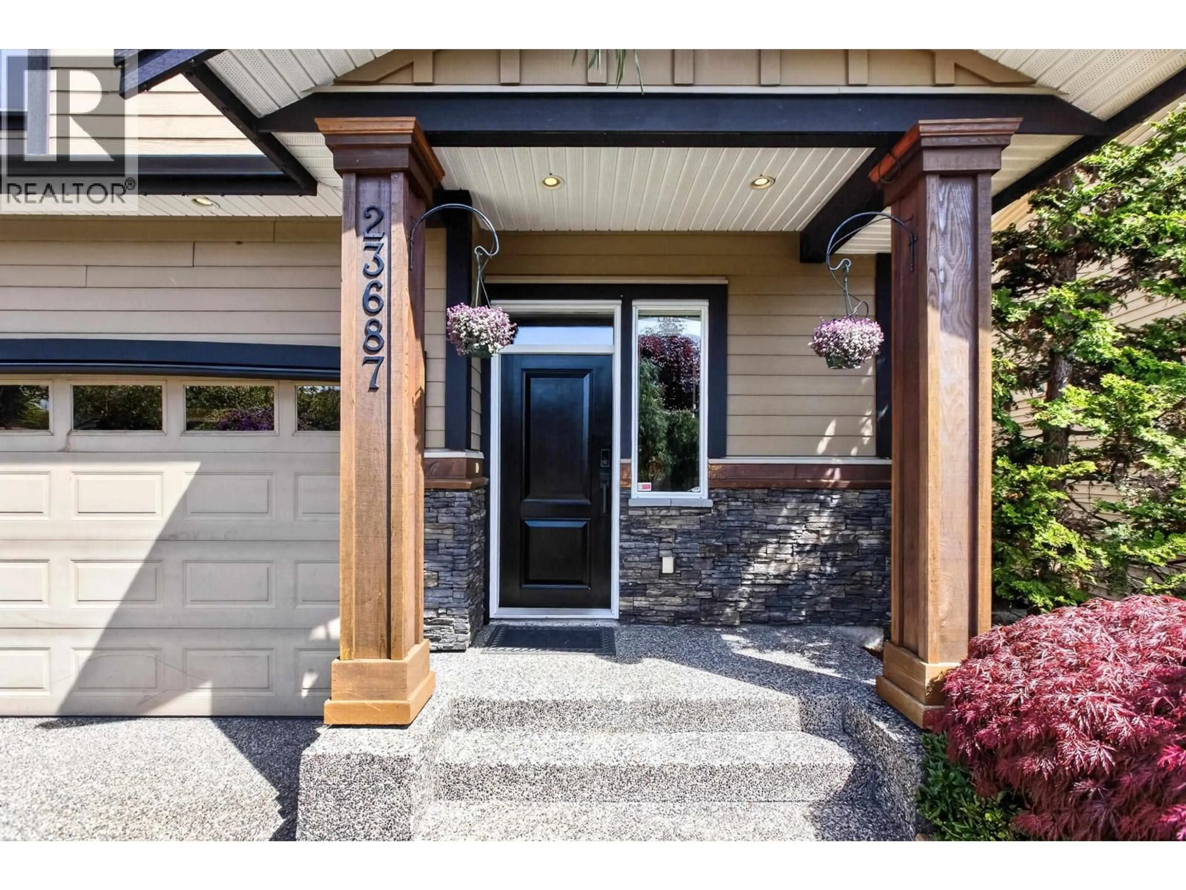 Indoor entryway for 23687 BRYANT DRIVE, Maple Ridge British Columbia V4R0B7