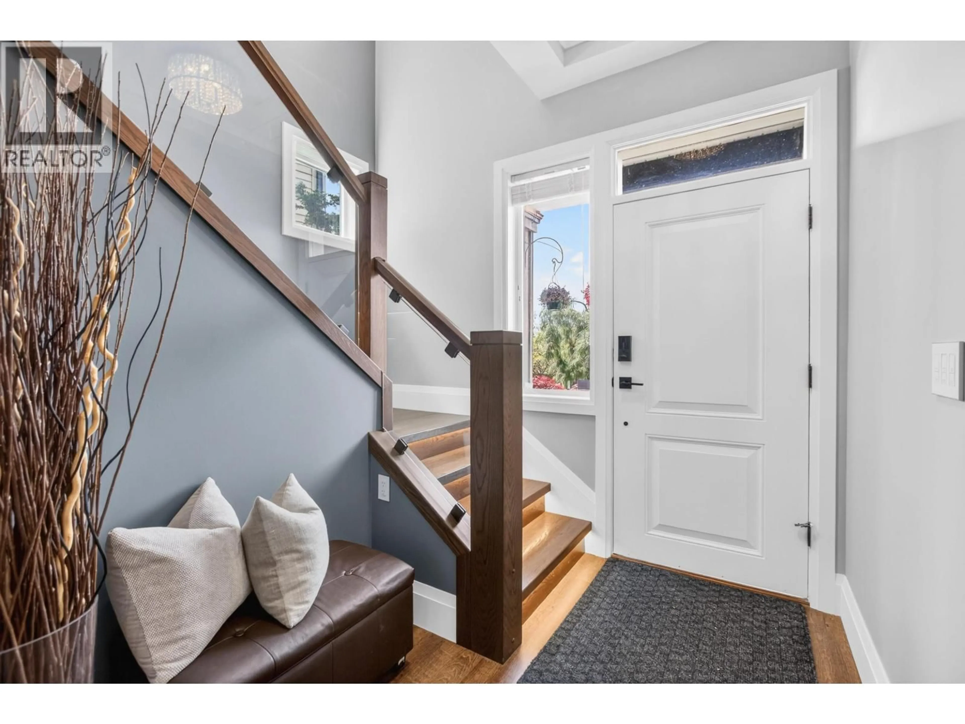 Indoor entryway for 23687 BRYANT DRIVE, Maple Ridge British Columbia V4R0B7