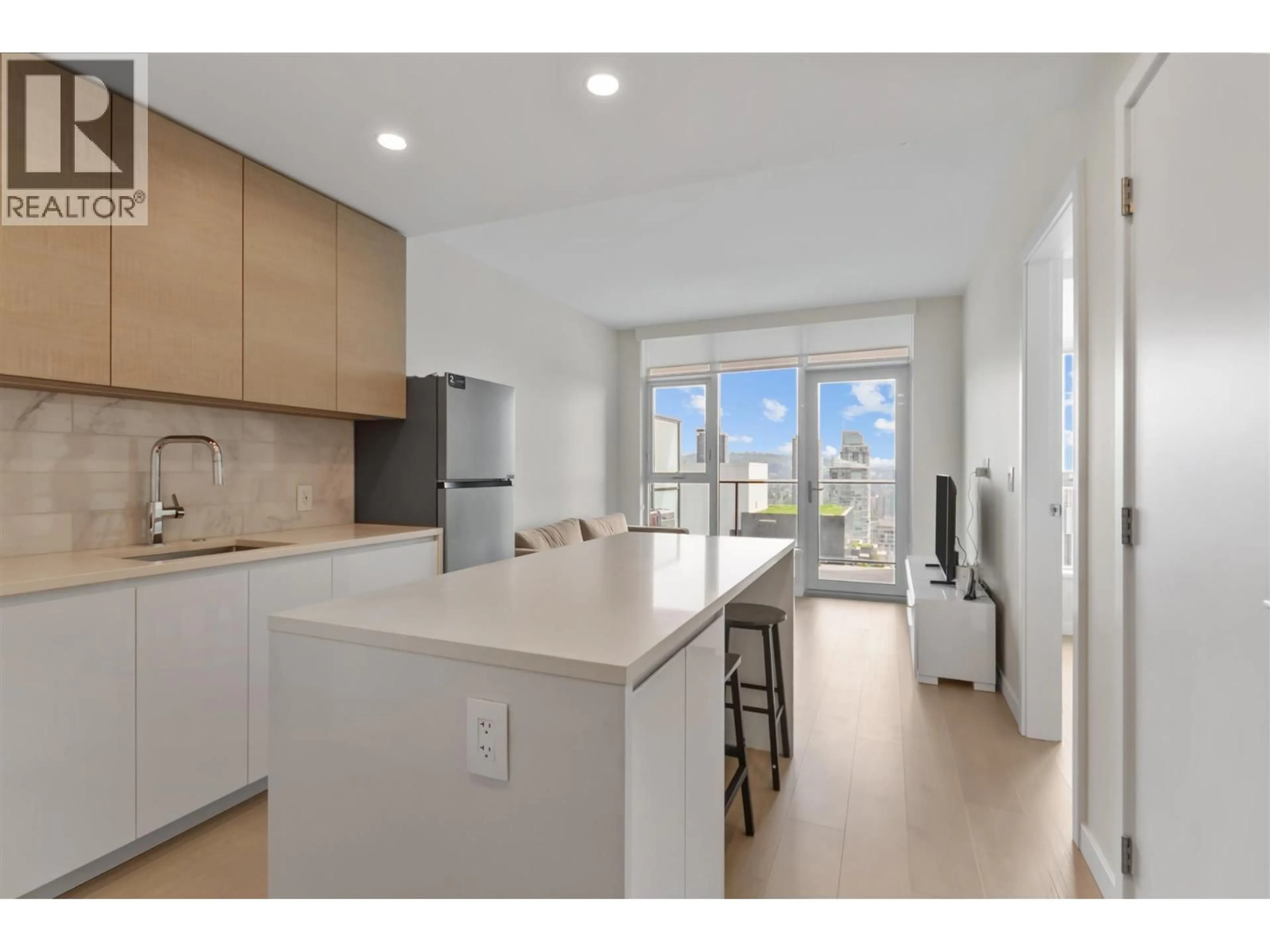Open concept kitchen, unknown for 4903 - 2108 GILMORE AVENUE, Burnaby British Columbia V5C0N8