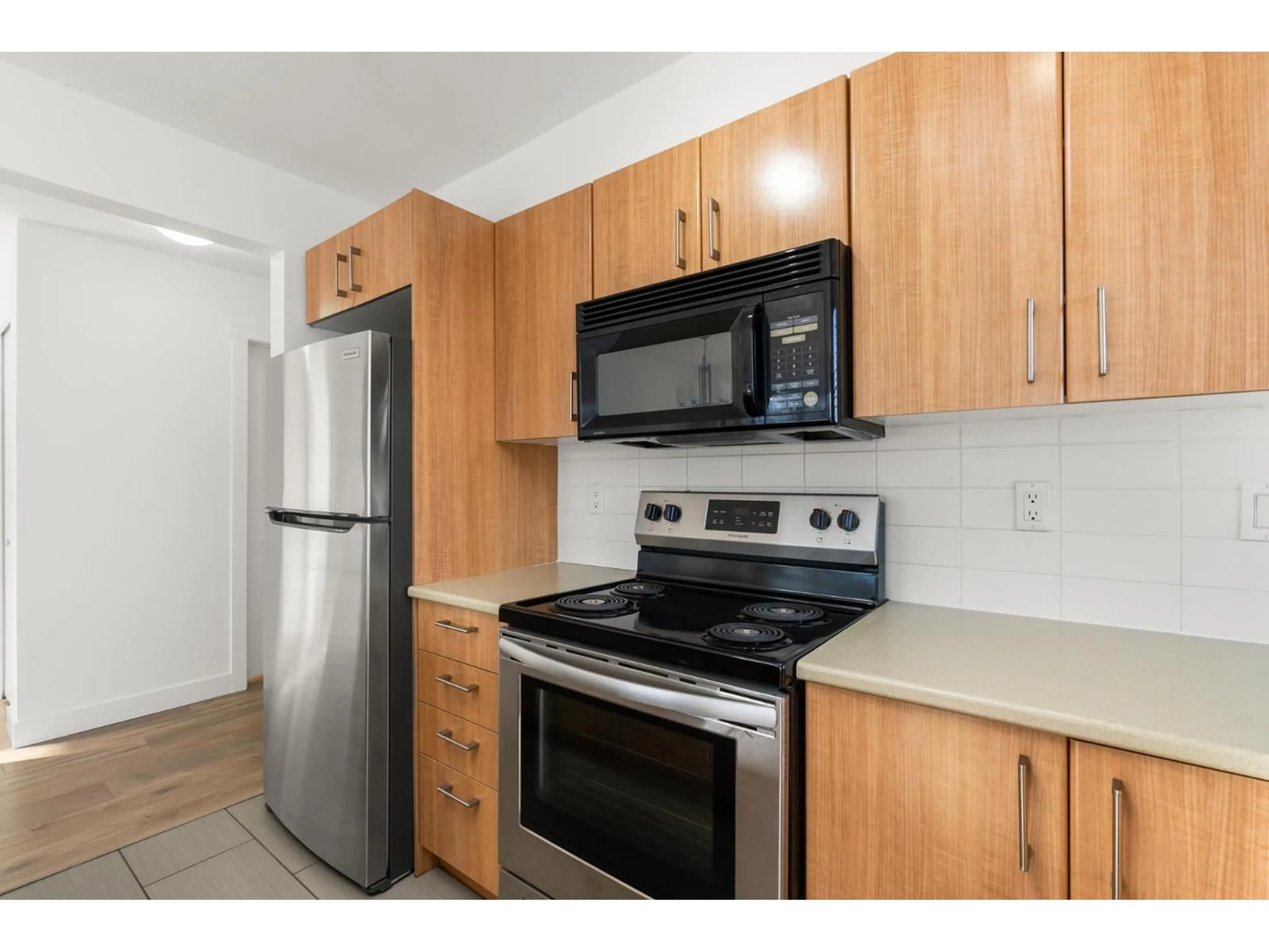 Standard kitchen, unknown for 203 - 45561 YALE ROAD, Chilliwack British Columbia V2P0A8