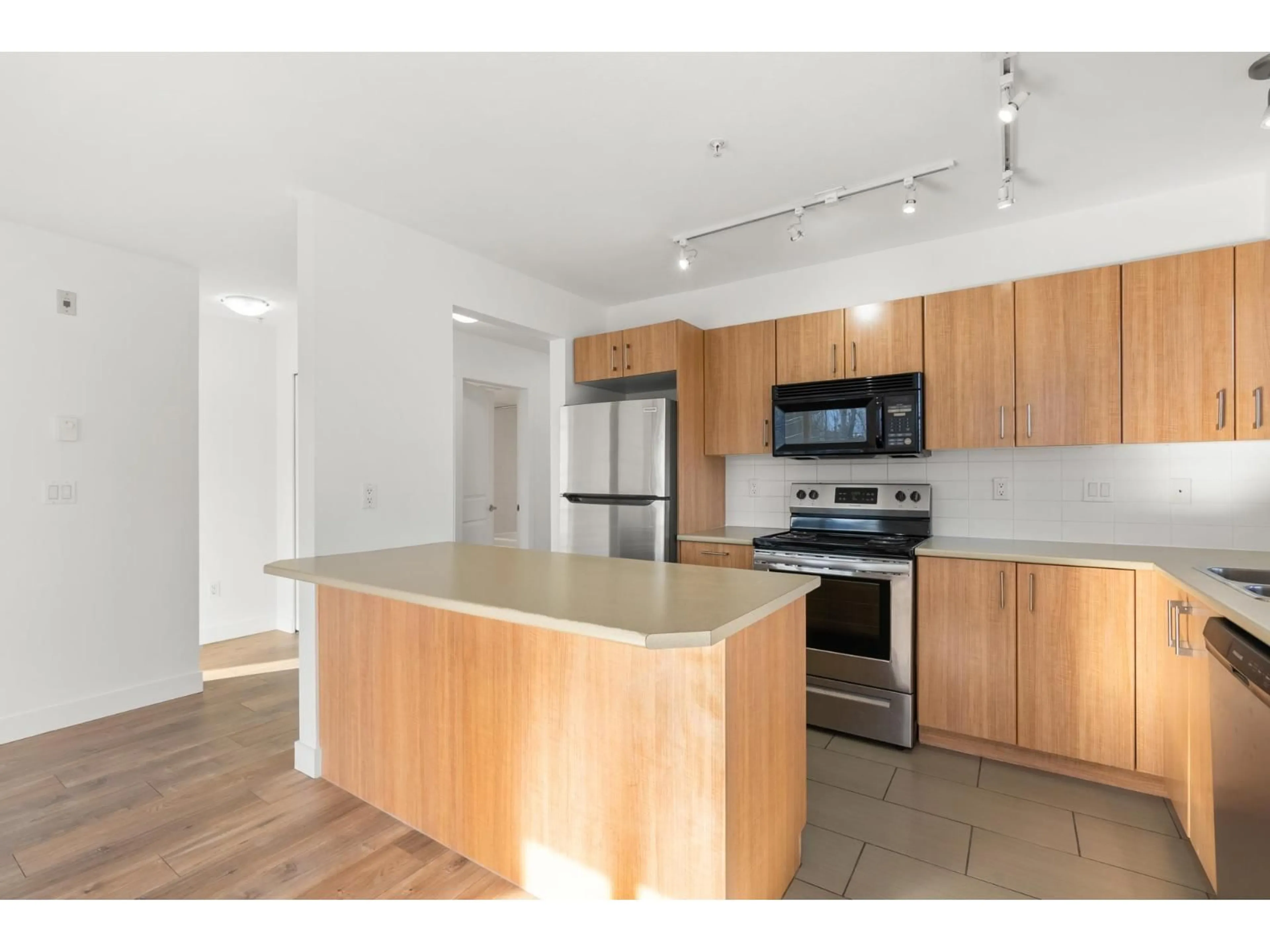 Standard kitchen, unknown for 203 - 45561 YALE ROAD, Chilliwack British Columbia V2P0A8