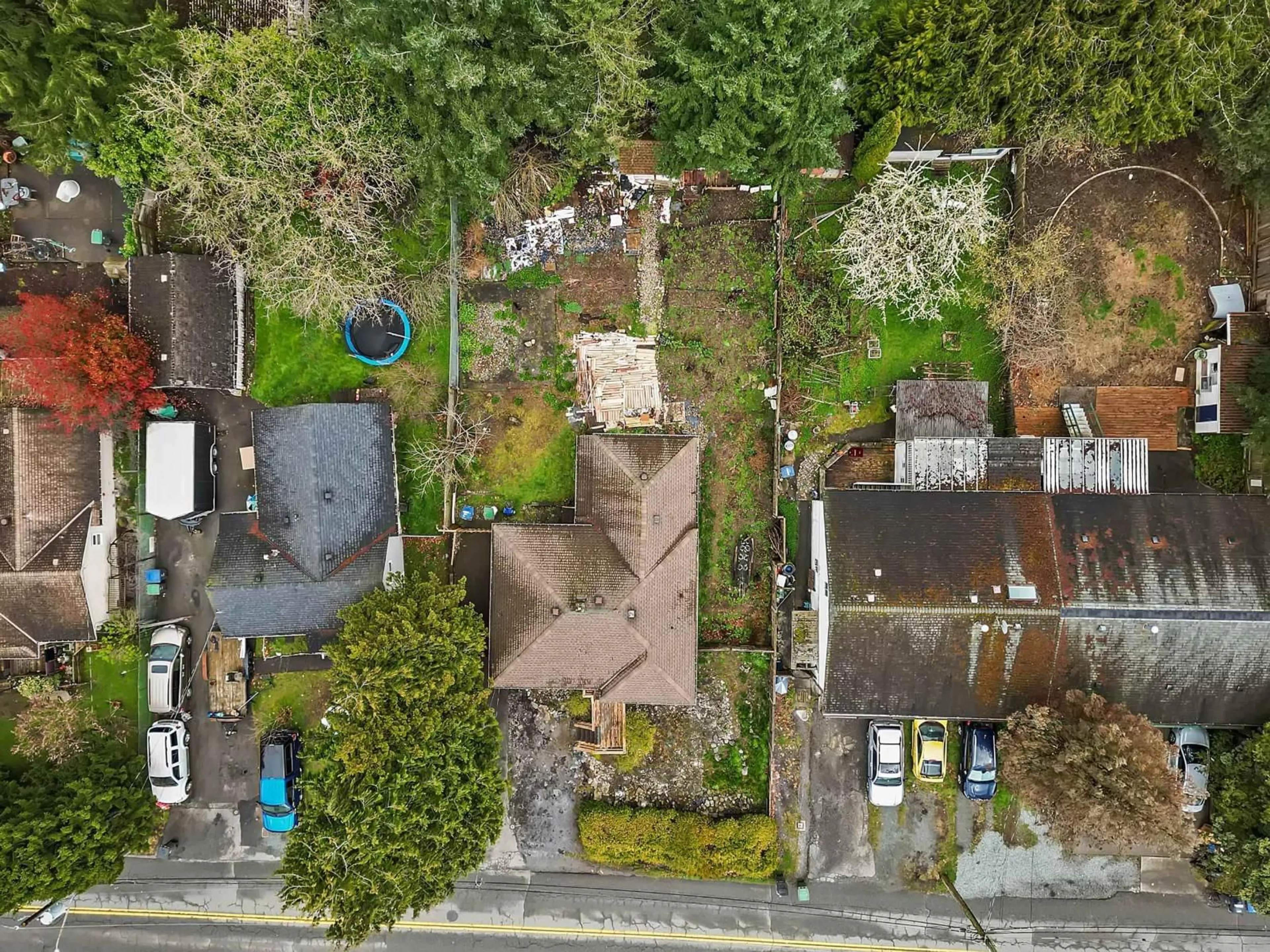 A pic from outside/outdoor area/front of a property/back of a property/a pic from drone, street for 13627 HILTON ROAD, Surrey British Columbia V3R5J5