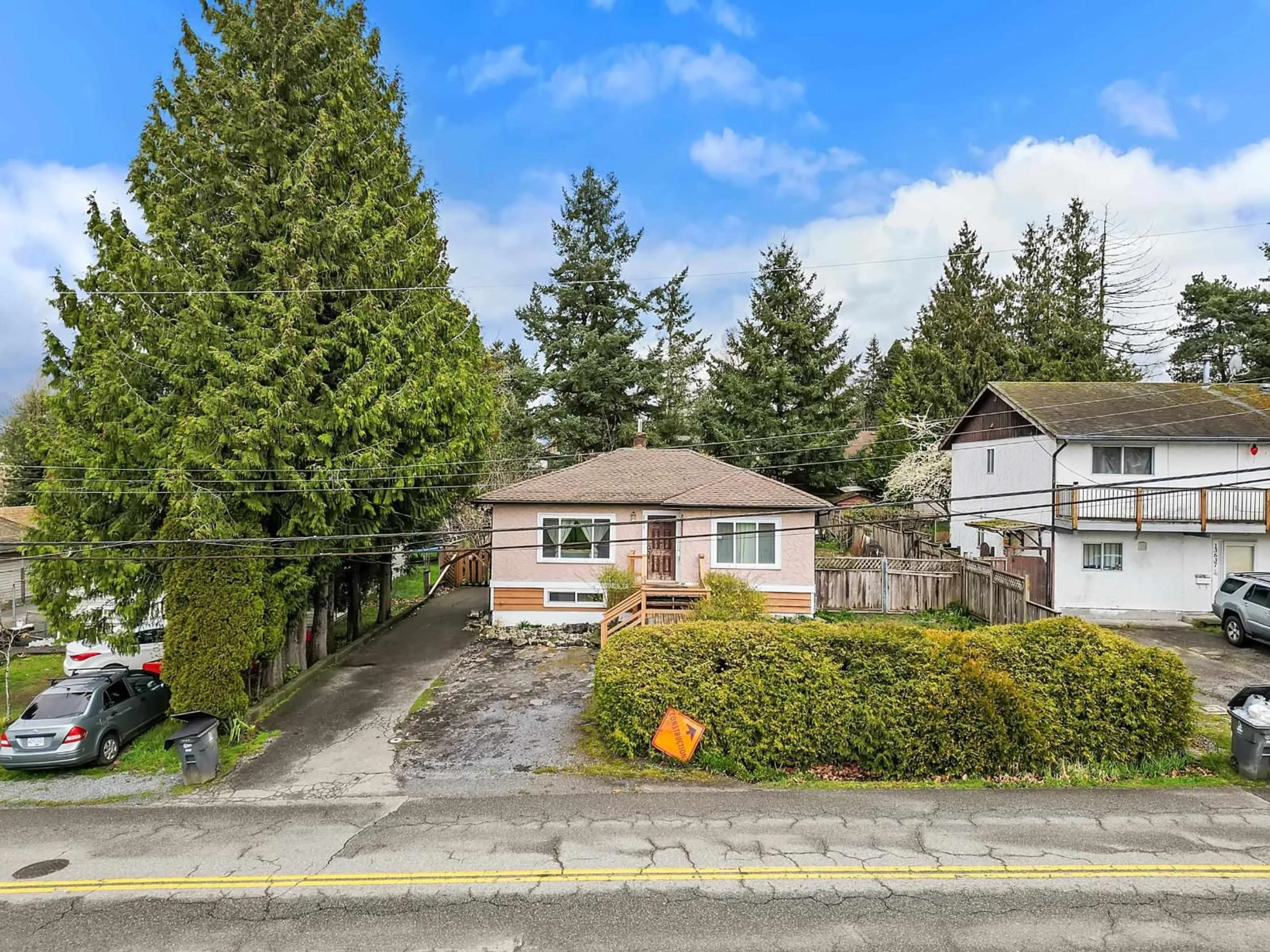A pic from outside/outdoor area/front of a property/back of a property/a pic from drone, street for 13627 HILTON ROAD, Surrey British Columbia V3R5J5