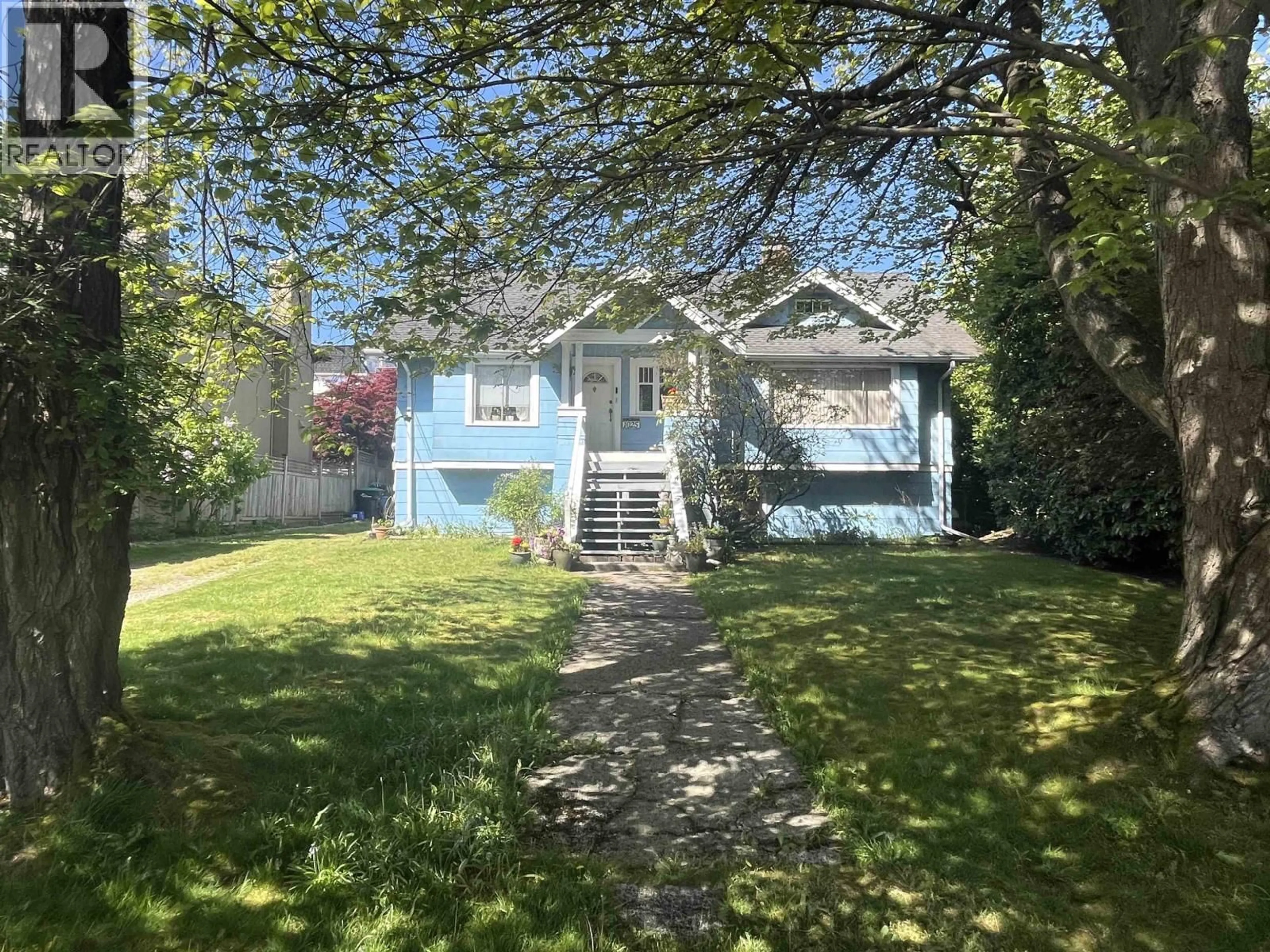 A pic from outside/outdoor area/front of a property/back of a property/a pic from drone, street for 1025 57TH AVENUE, Vancouver British Columbia V6P1S6