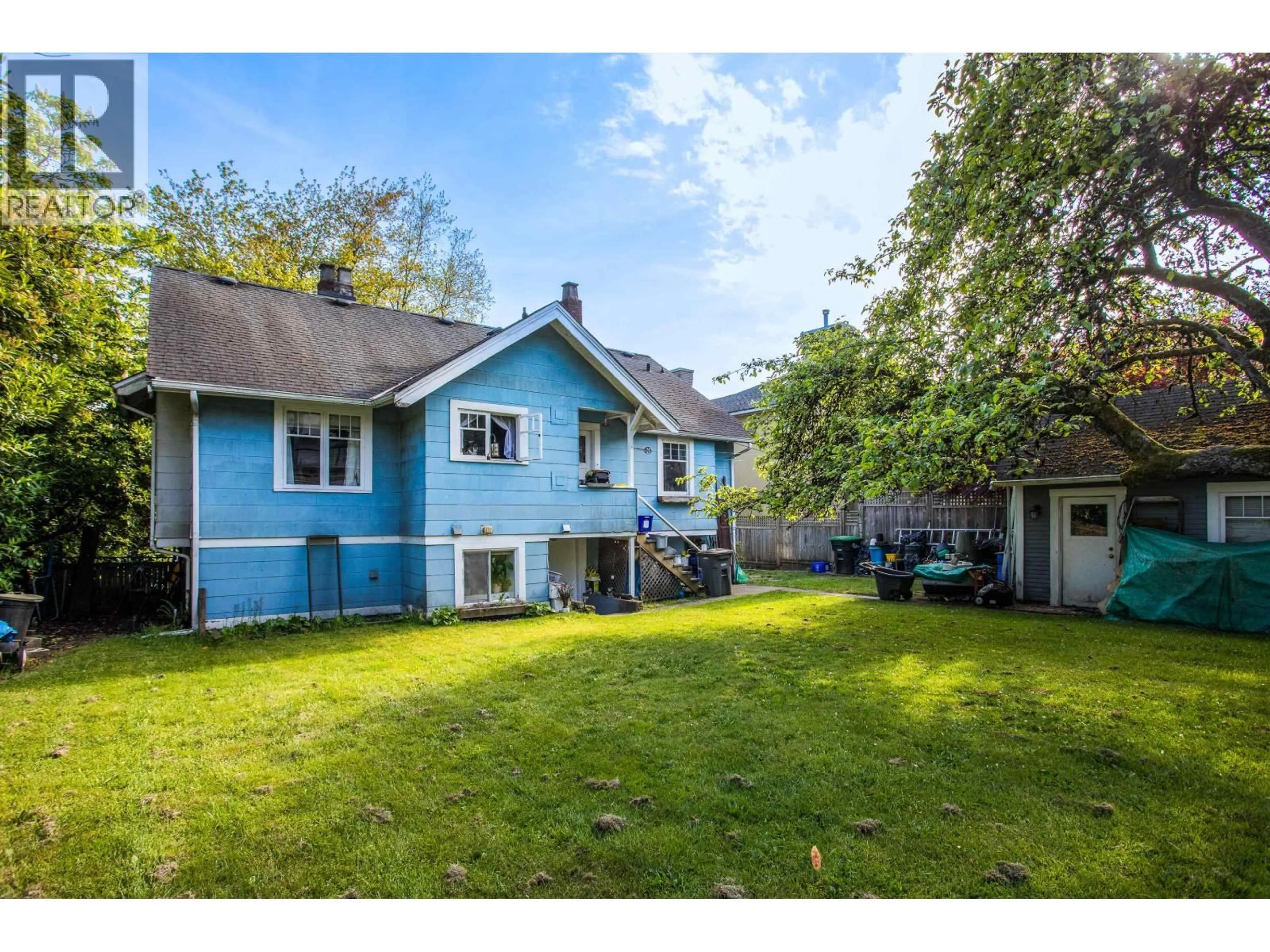 A pic from outside/outdoor area/front of a property/back of a property/a pic from drone, unknown for 1025 57TH AVENUE, Vancouver British Columbia V6P1S6