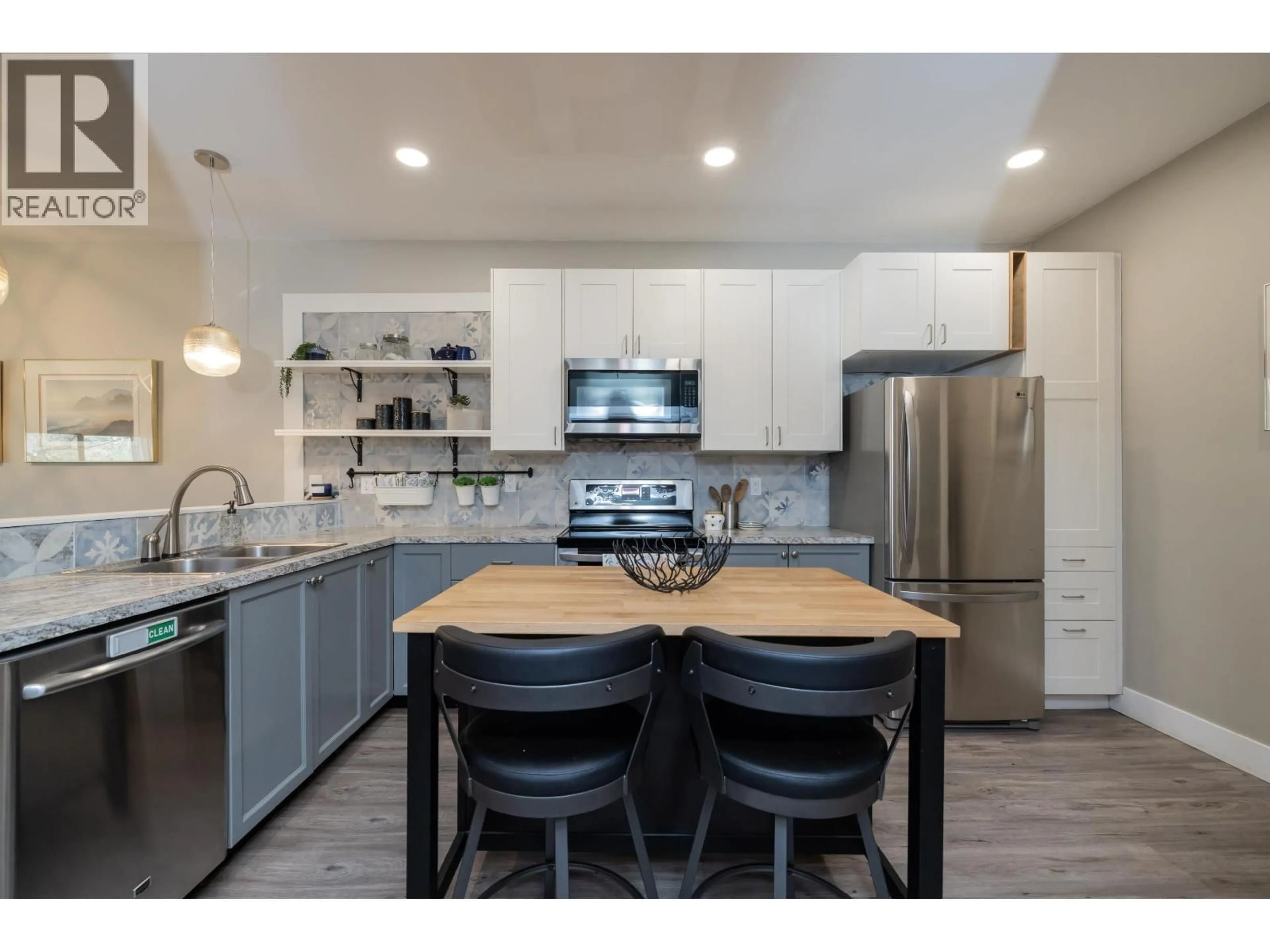 Open concept kitchen, wood/laminate floor for 204 - 4733 RIVER ROAD, Delta British Columbia V4K1R9