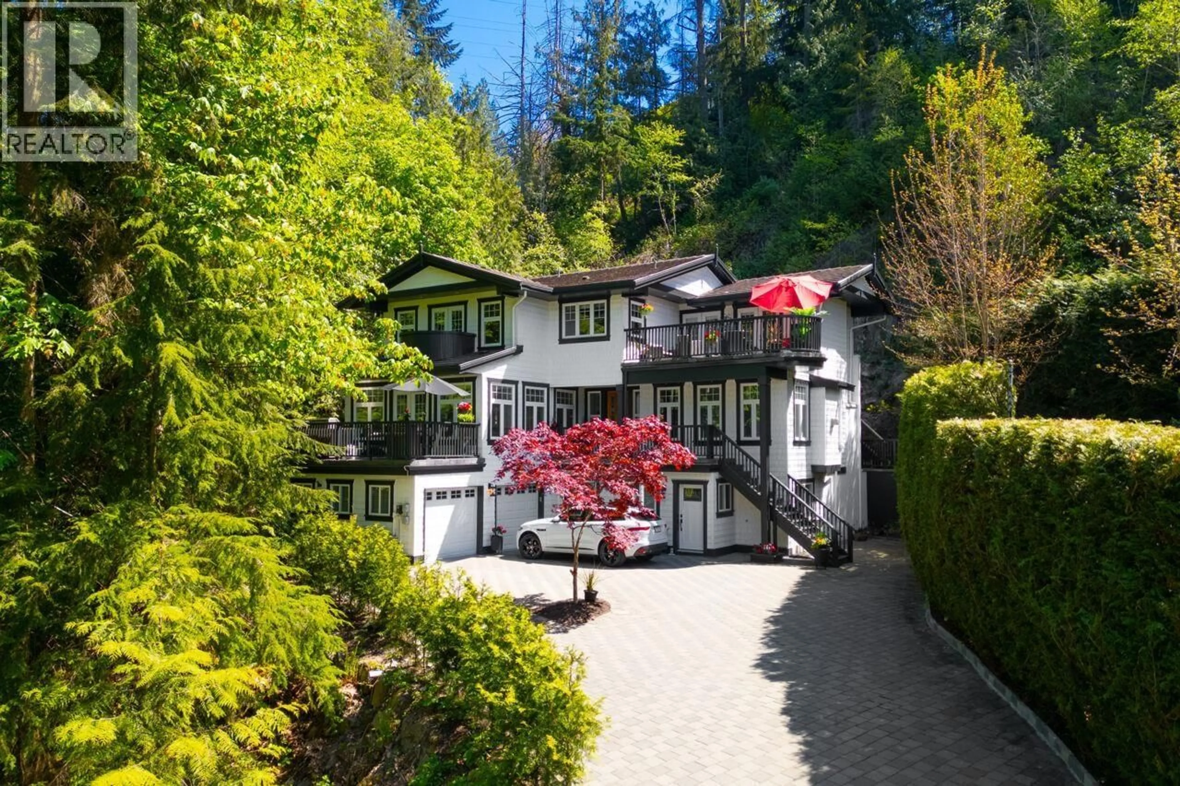 A pic from outside/outdoor area/front of a property/back of a property/a pic from drone, unknown for 5671 WESTPORT ROAD, West Vancouver British Columbia V7W1V3