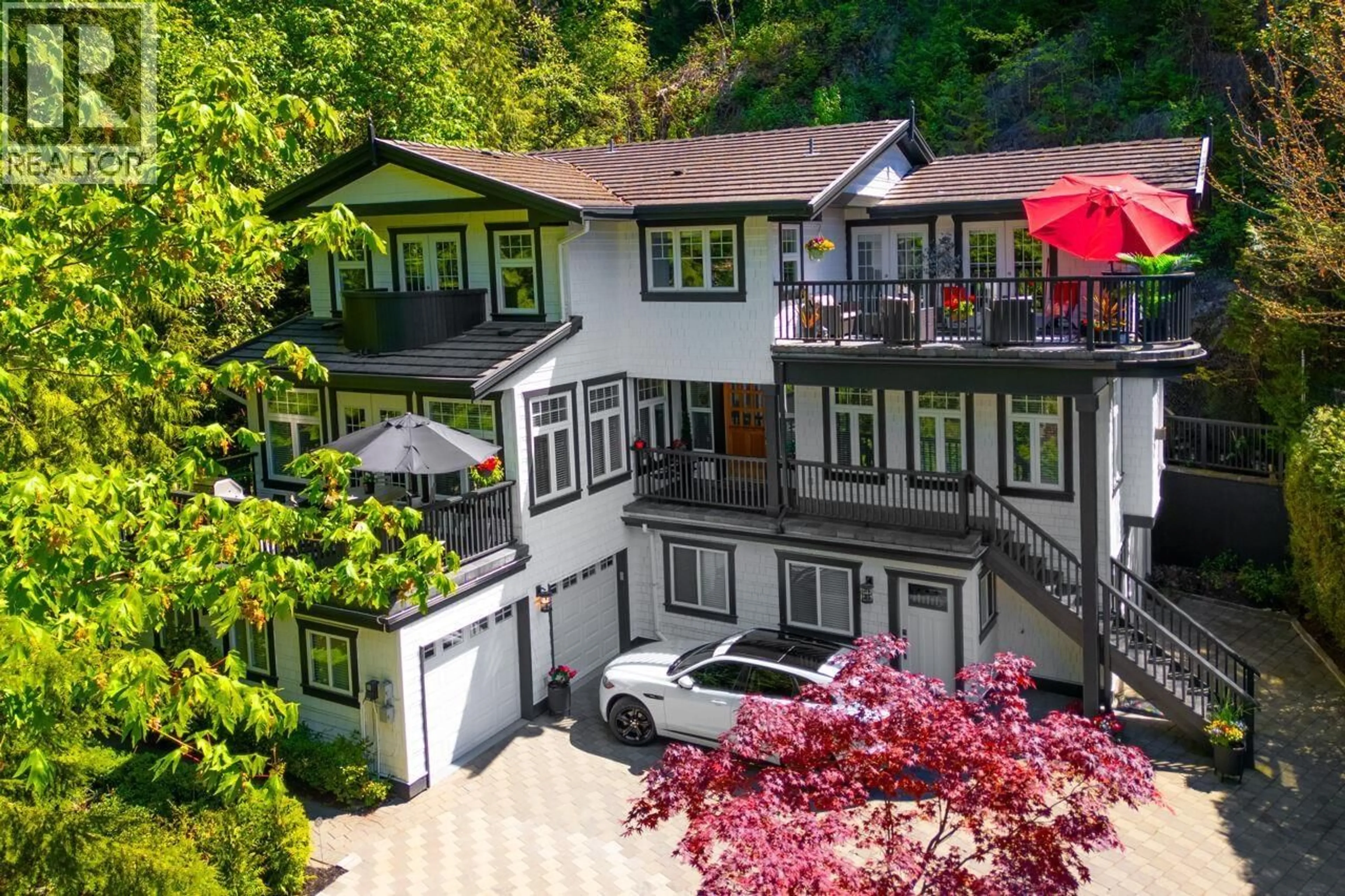 A pic from outside/outdoor area/front of a property/back of a property/a pic from drone, street for 5671 WESTPORT ROAD, West Vancouver British Columbia V7W1V3