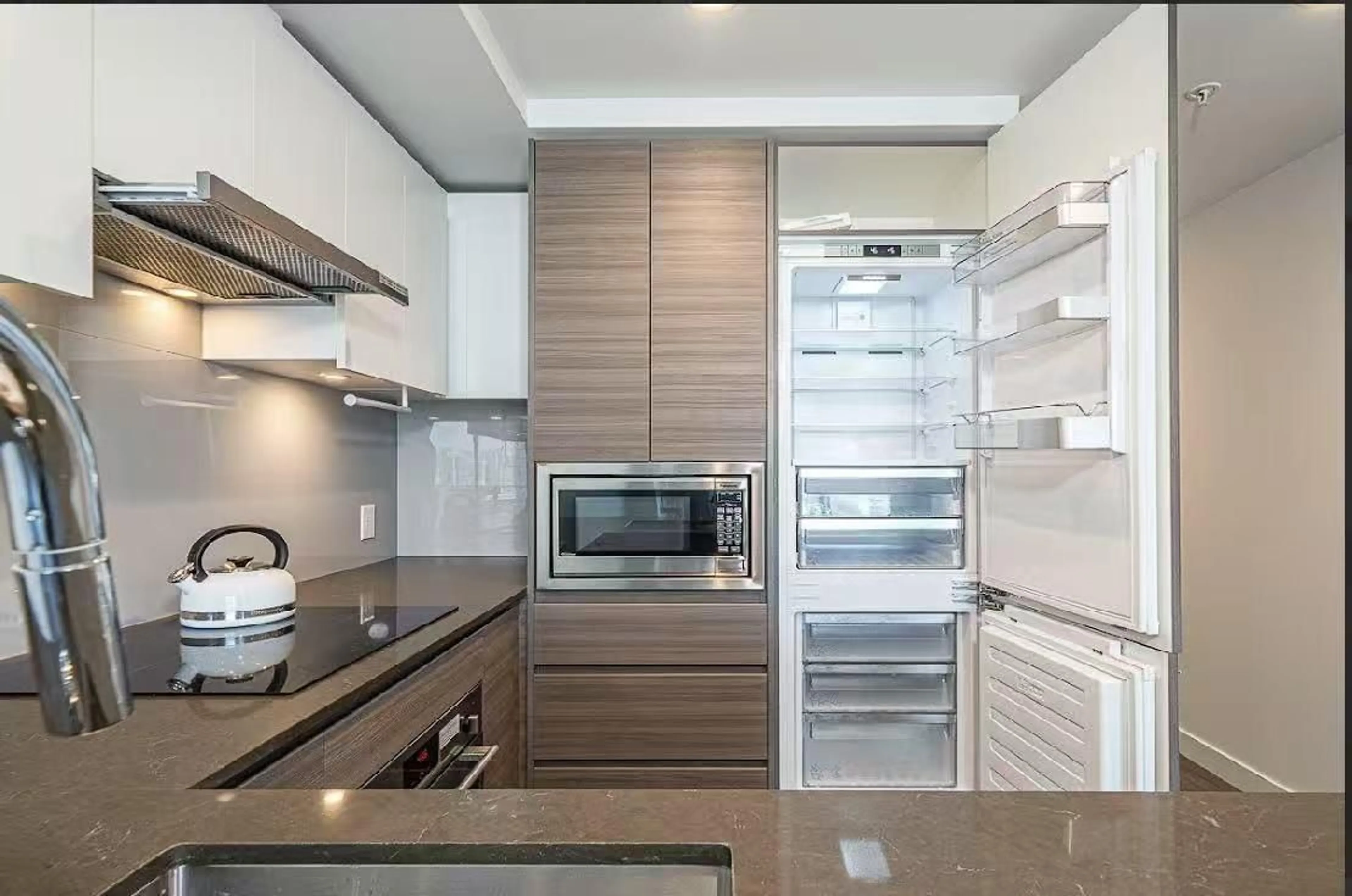 Contemporary kitchen, unknown for 1905 - 13655 FRASER HIGHWAY, Surrey British Columbia V3T0P8