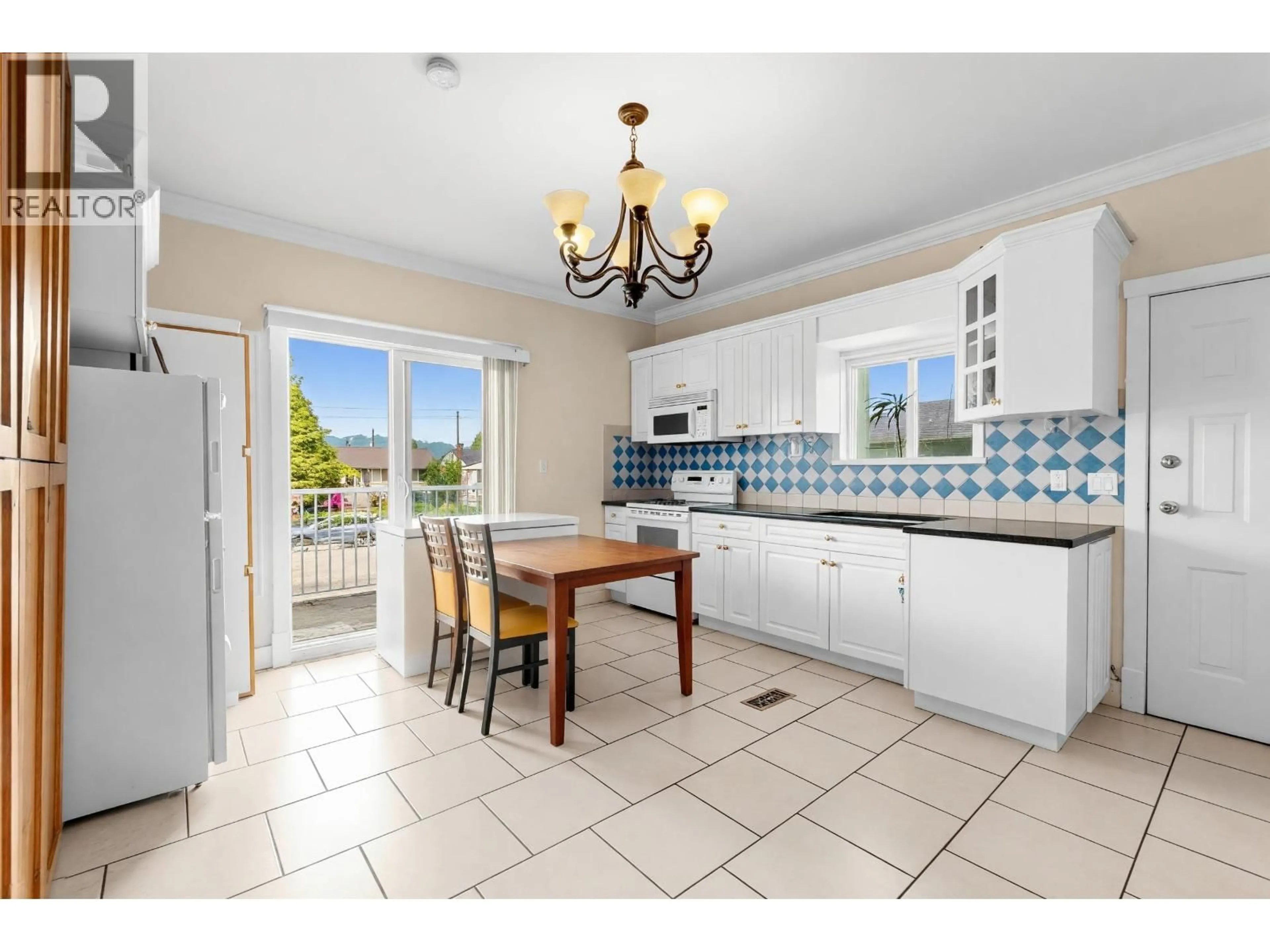 Open concept kitchen, ceramic/tile floor for 7320 IMPERIAL STREET, Burnaby British Columbia V5E1N7