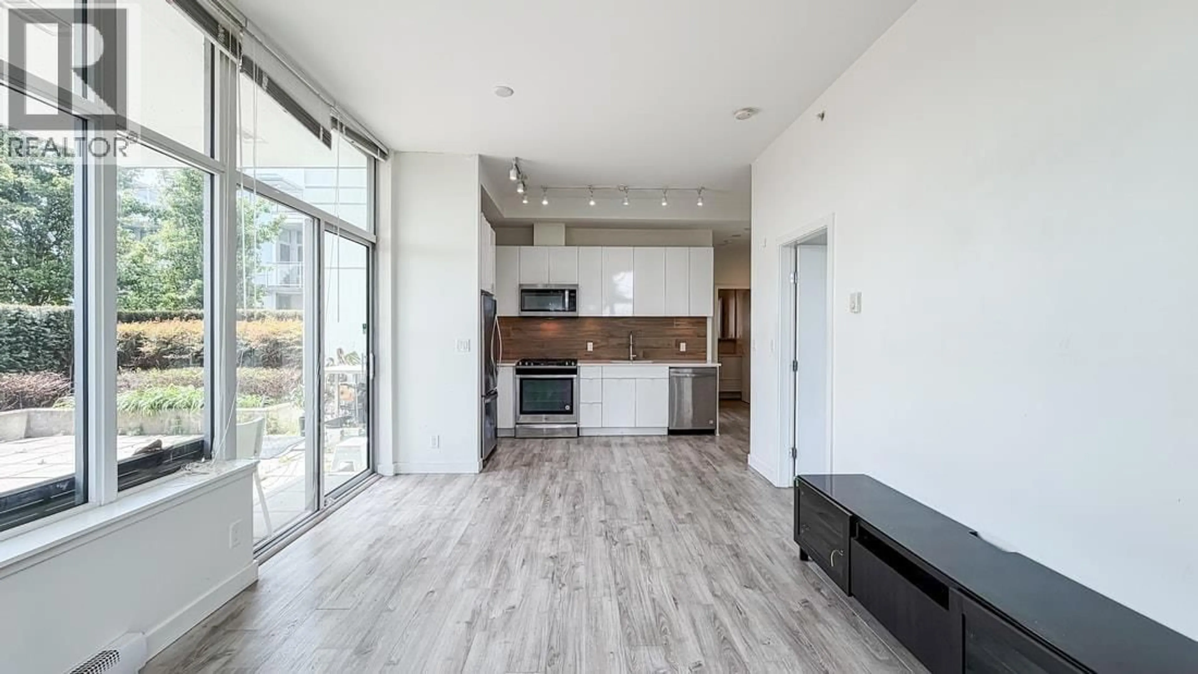 Open concept kitchen, unknown for 105 - 200 NELSON'S CRESCENT, New Westminster British Columbia V3L0H4