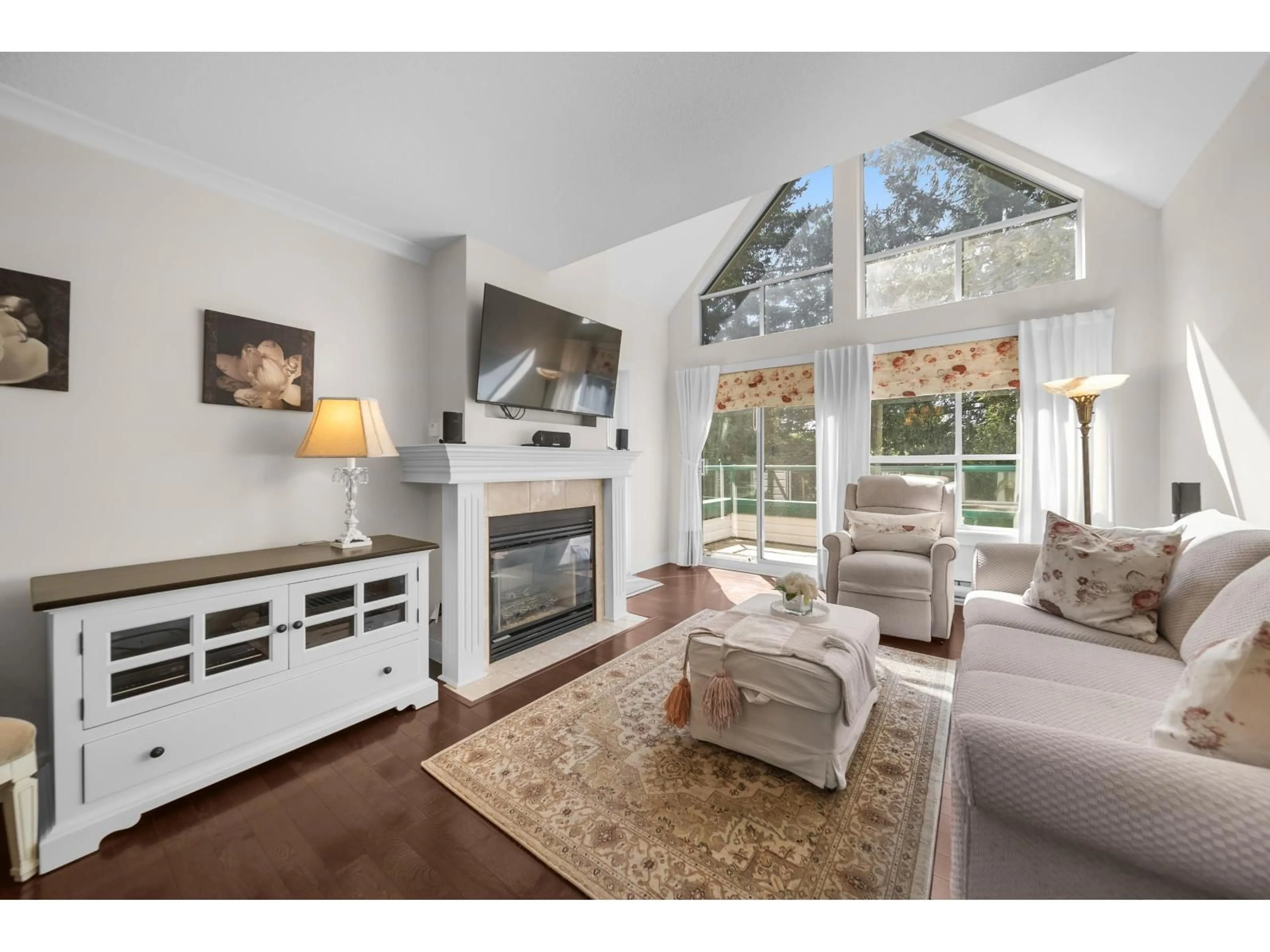 Living room with furniture, unknown for 408 - 33280 BOURQUIN CRESCENT EAST, Abbotsford British Columbia V2S7K2