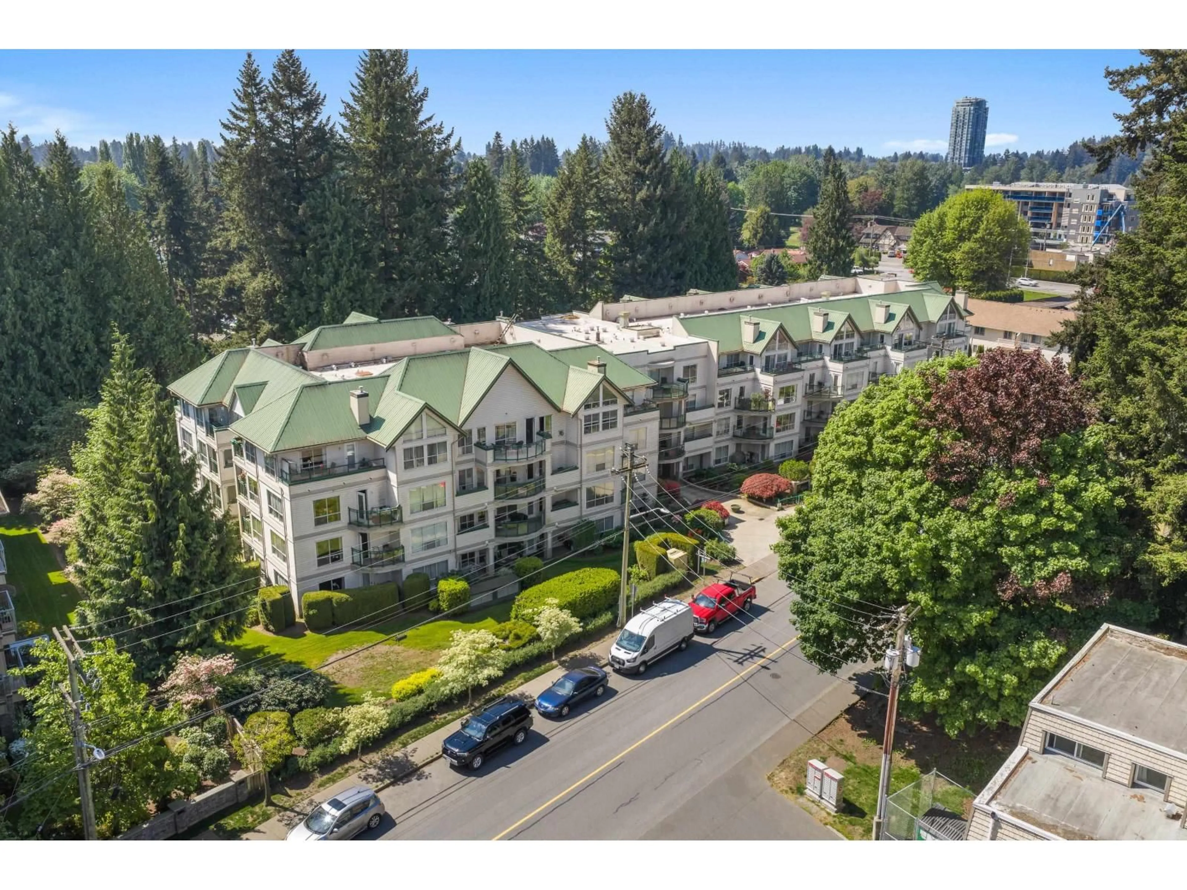 A pic from outside/outdoor area/front of a property/back of a property/a pic from drone, unknown for 408 - 33280 BOURQUIN CRESCENT EAST, Abbotsford British Columbia V2S7K2