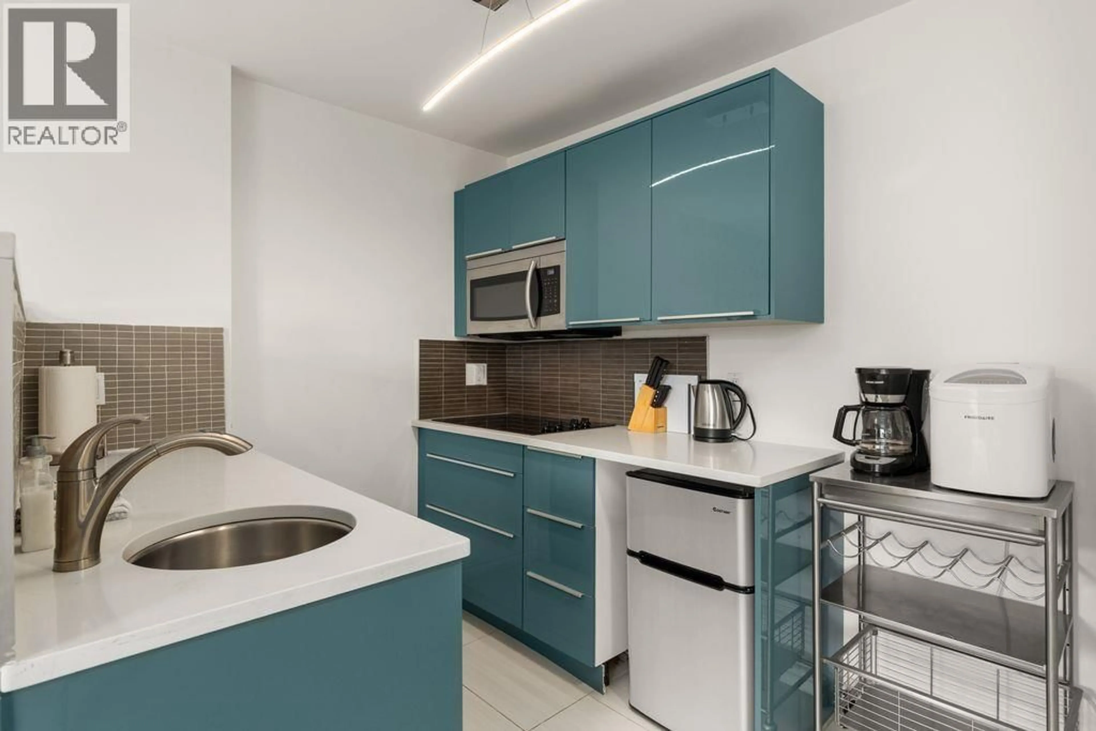 Standard kitchen, unknown for 348 - 4314 MAIN STREET, Whistler British Columbia V8E1A8