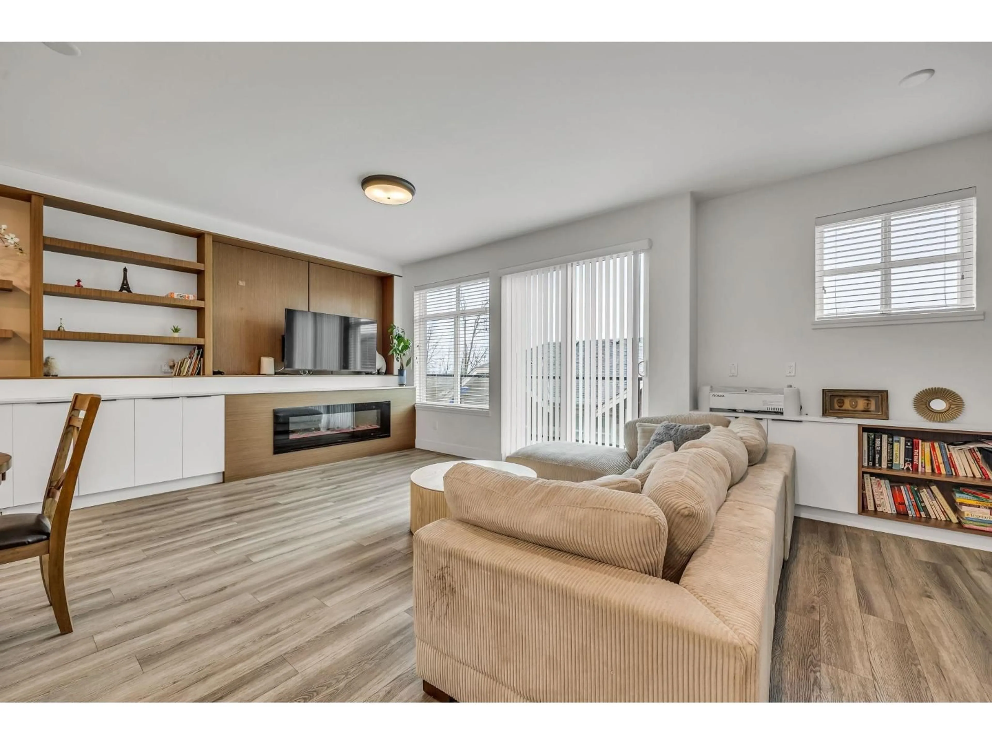 Living room with furniture, wood/laminate floor for 34 - 10488 124 STREET, Surrey British Columbia V3V0E9