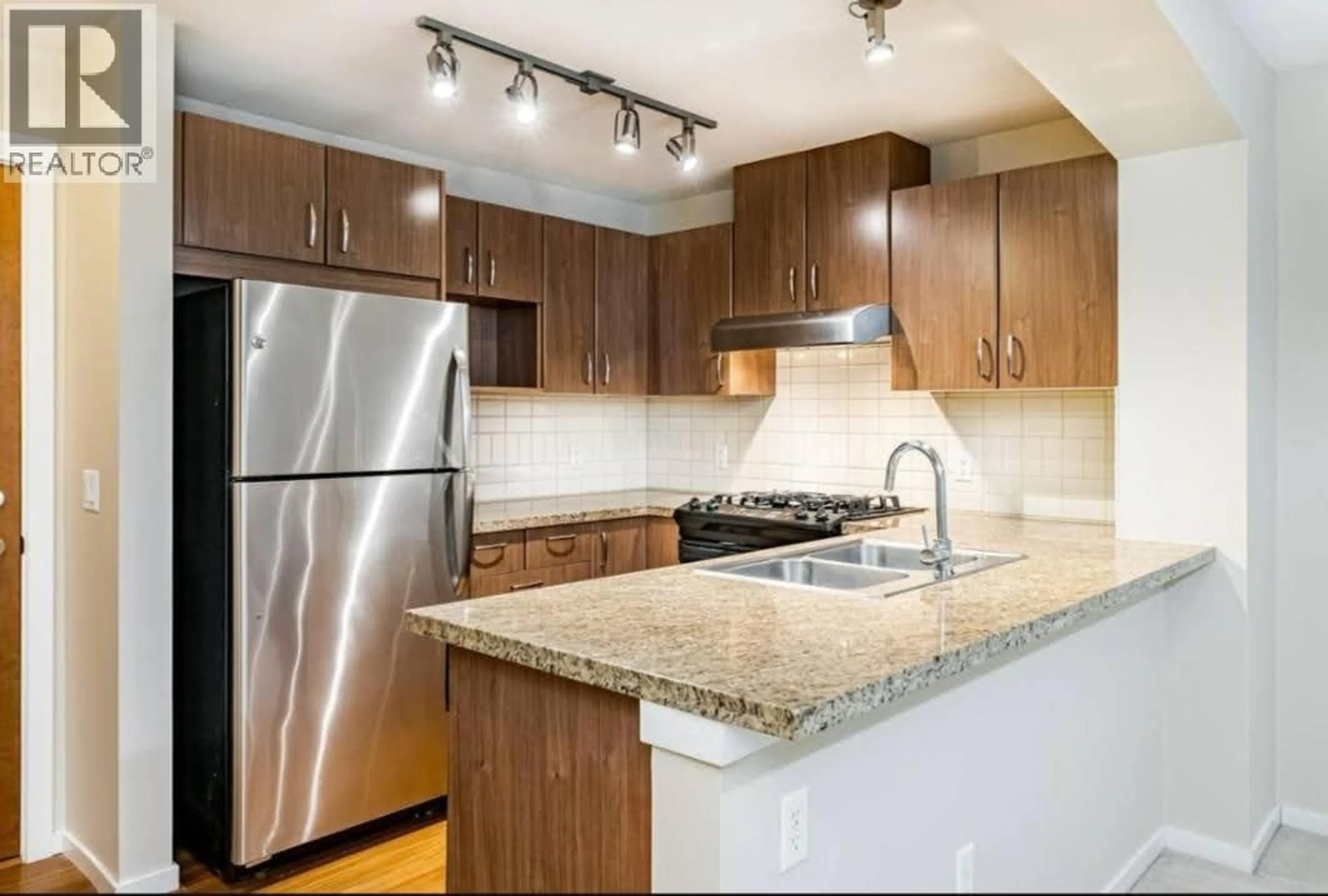 Standard kitchen, unknown for 201 - 3082 DAYANEE SPRINGS BOULEVARD, Coquitlam British Columbia V3E0A3