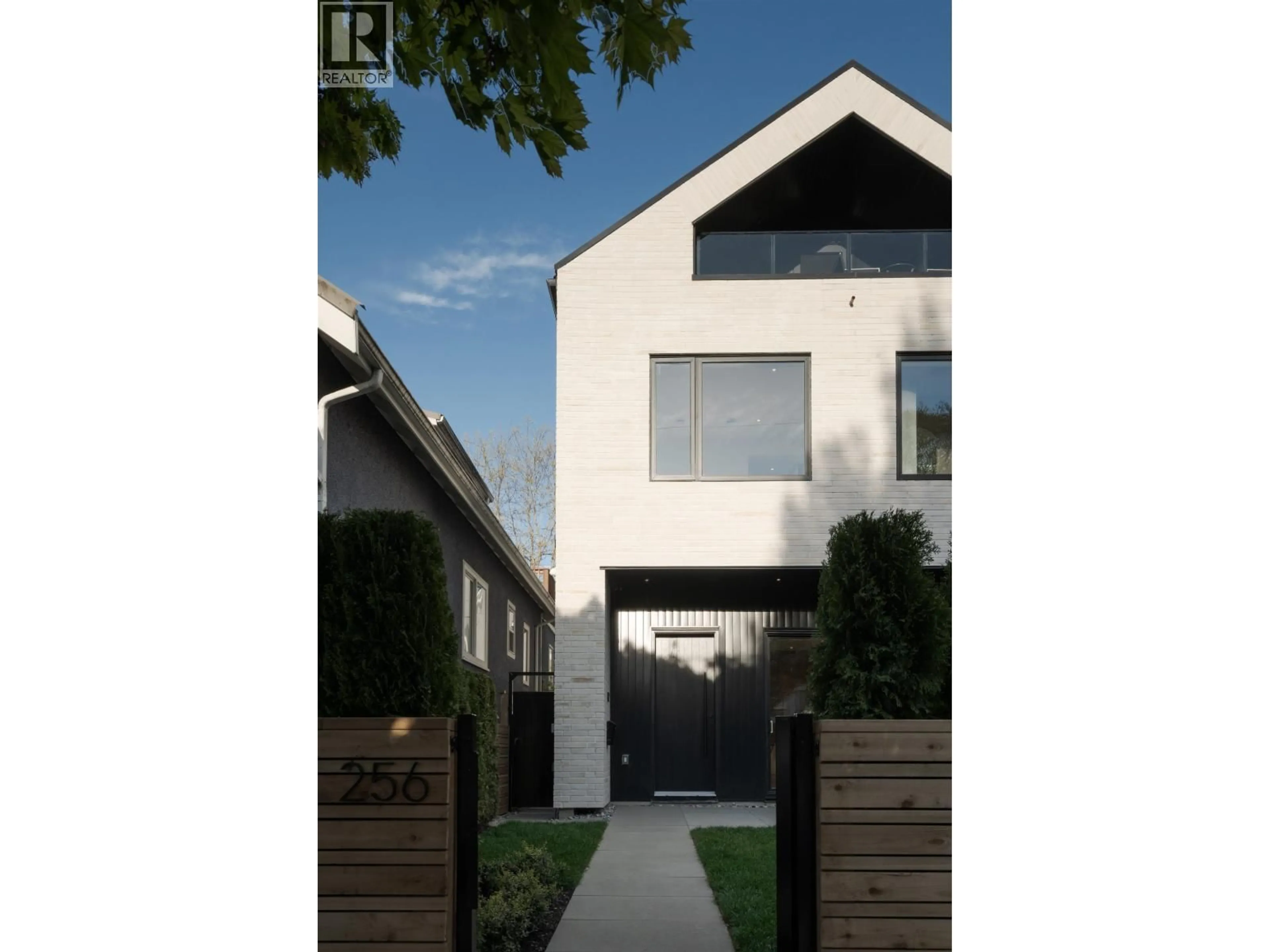 Unknown for 2256 GARDEN DRIVE, Vancouver British Columbia V5N4X2