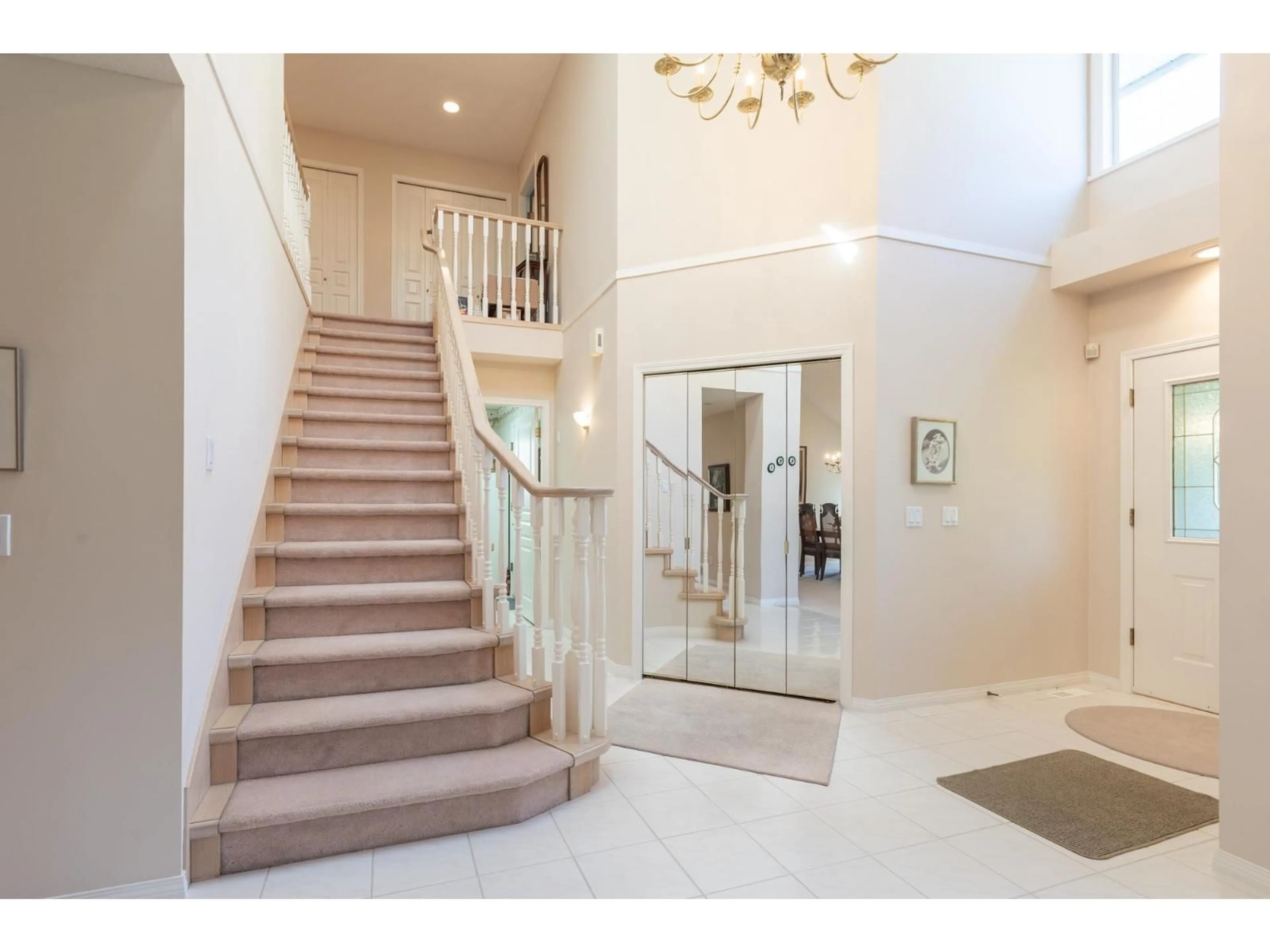 Indoor foyer for 2227 140A STREET, Surrey British Columbia V4A9R8