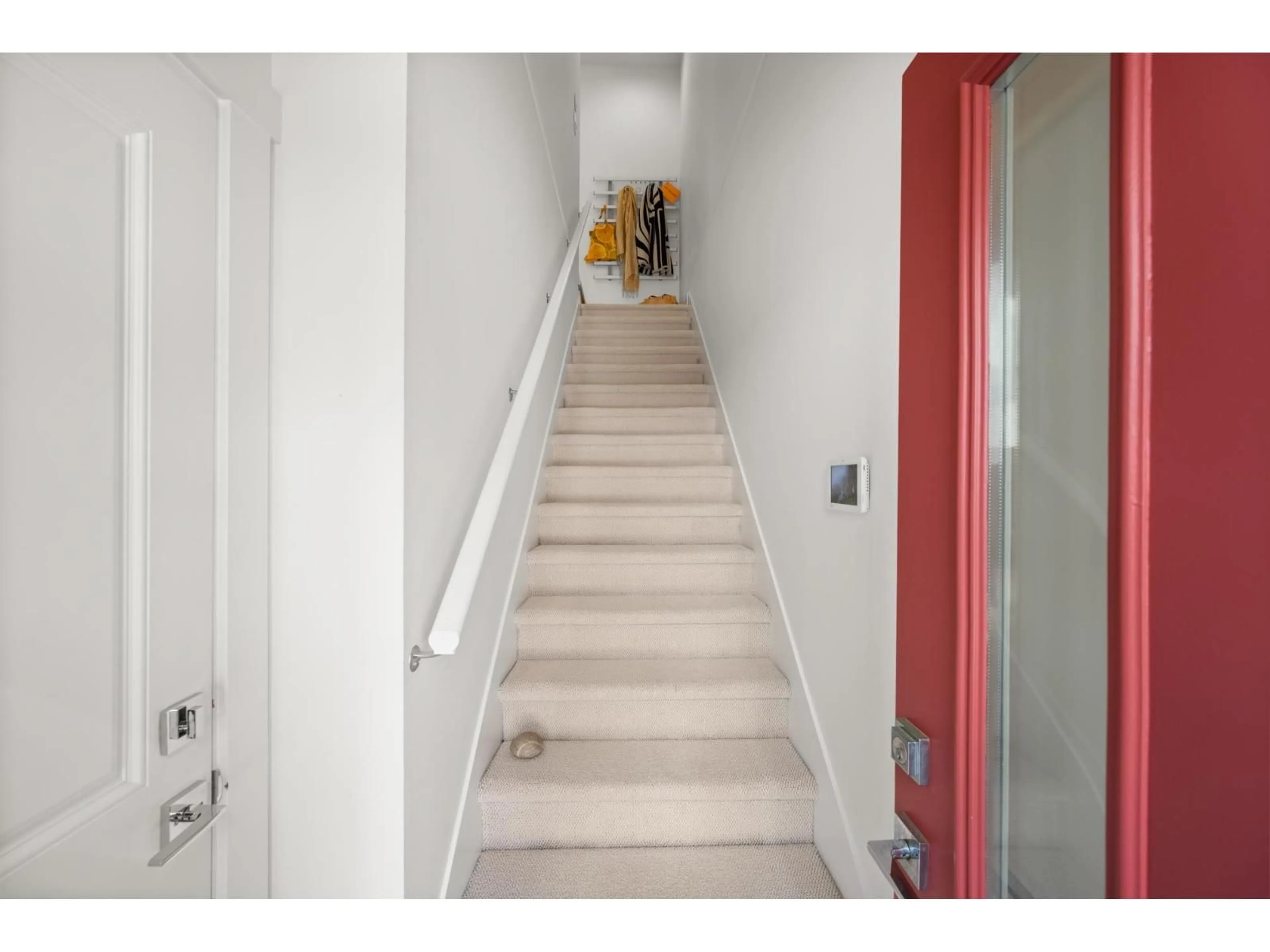 Indoor foyer for 173 - 16433 19 AVENUE, Surrey British Columbia V3Z0Z1