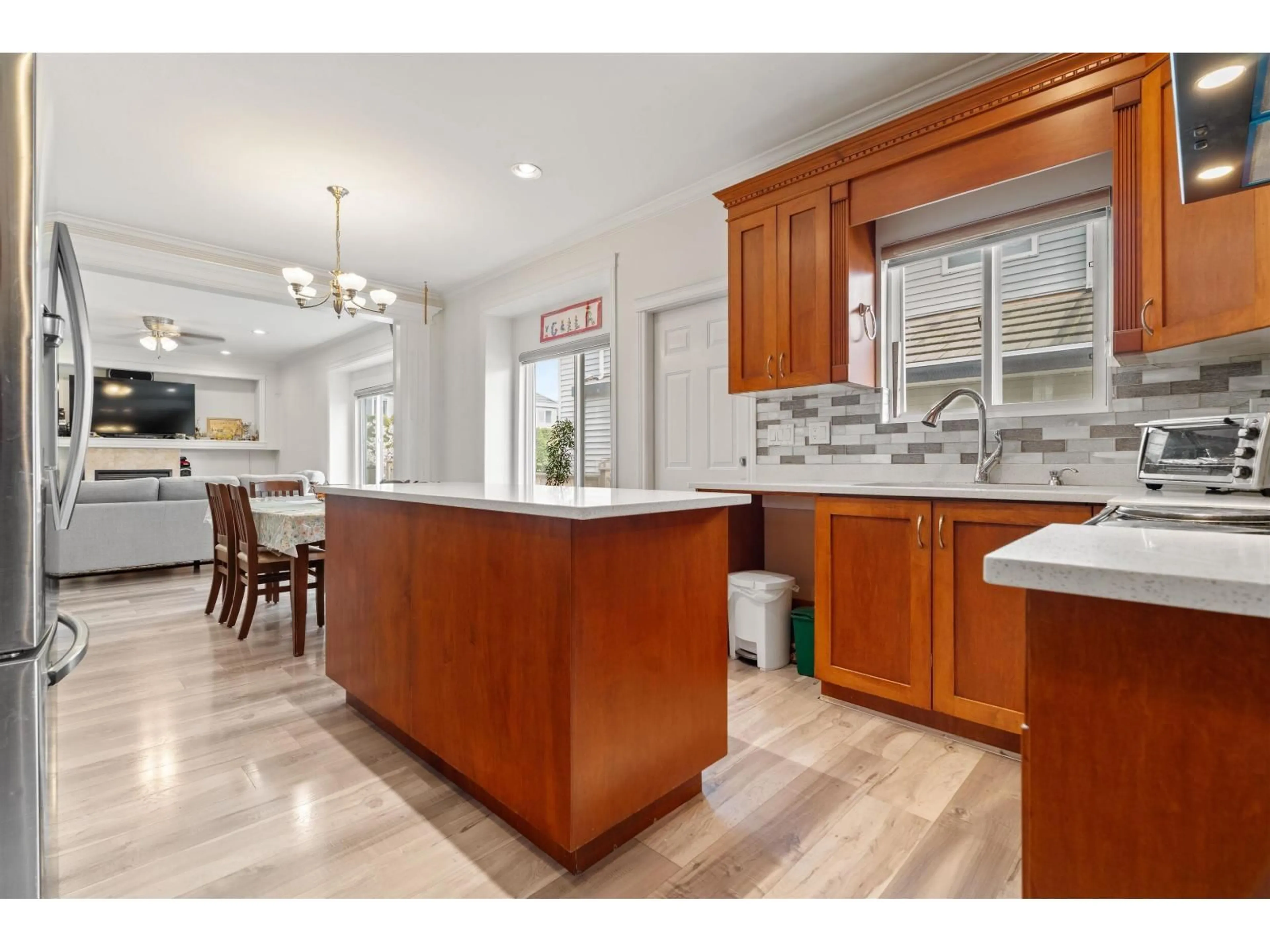 Open concept kitchen, ceramic/tile floor for 6312 166A STREET, Surrey British Columbia V3S0W1