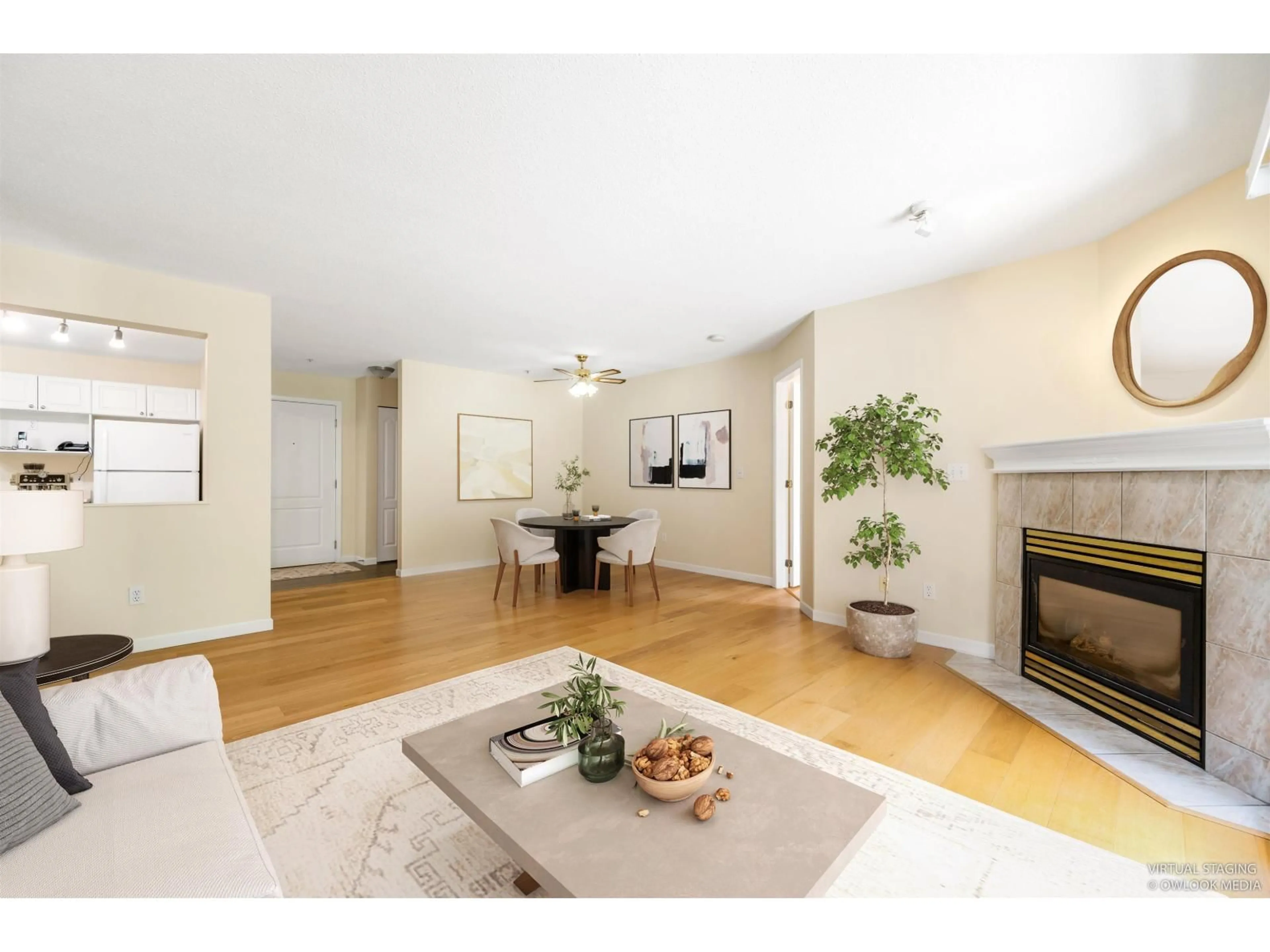 Living room with furniture, wood/laminate floor for 120 - 20894 57 AVENUE, Langley British Columbia V3A8M7