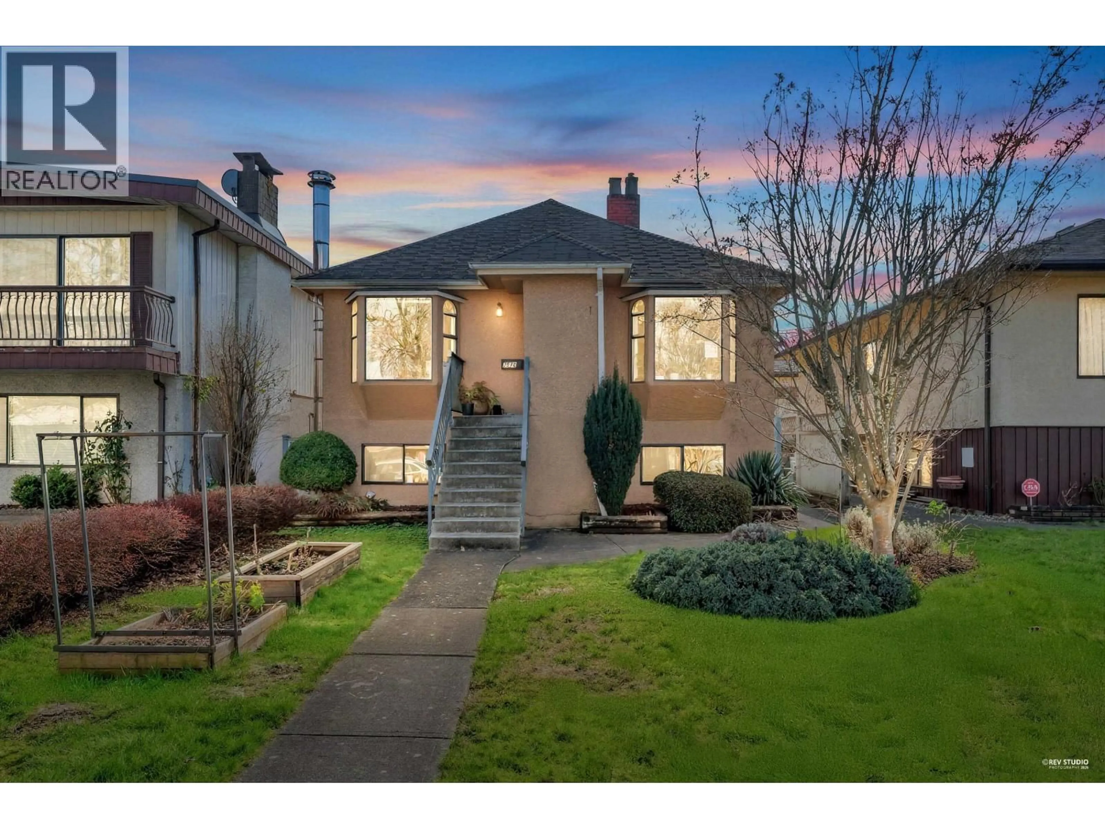 Unknown for 2576 PARKER STREET, Vancouver British Columbia V5K2T3