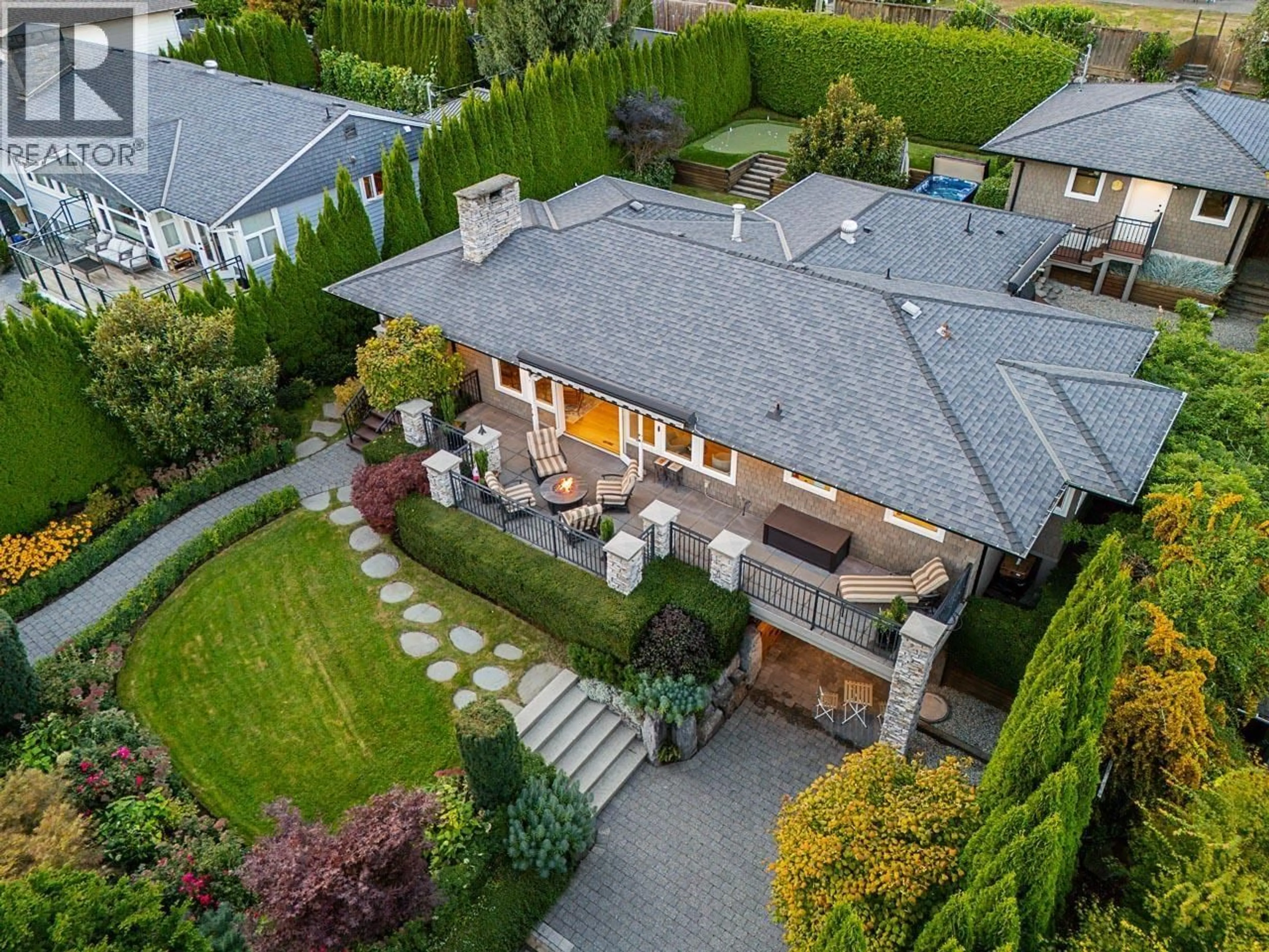 A pic from outside/outdoor area/front of a property/back of a property/a pic from drone, street for 1425 PALMERSTON AVENUE, West Vancouver British Columbia V7T2H8