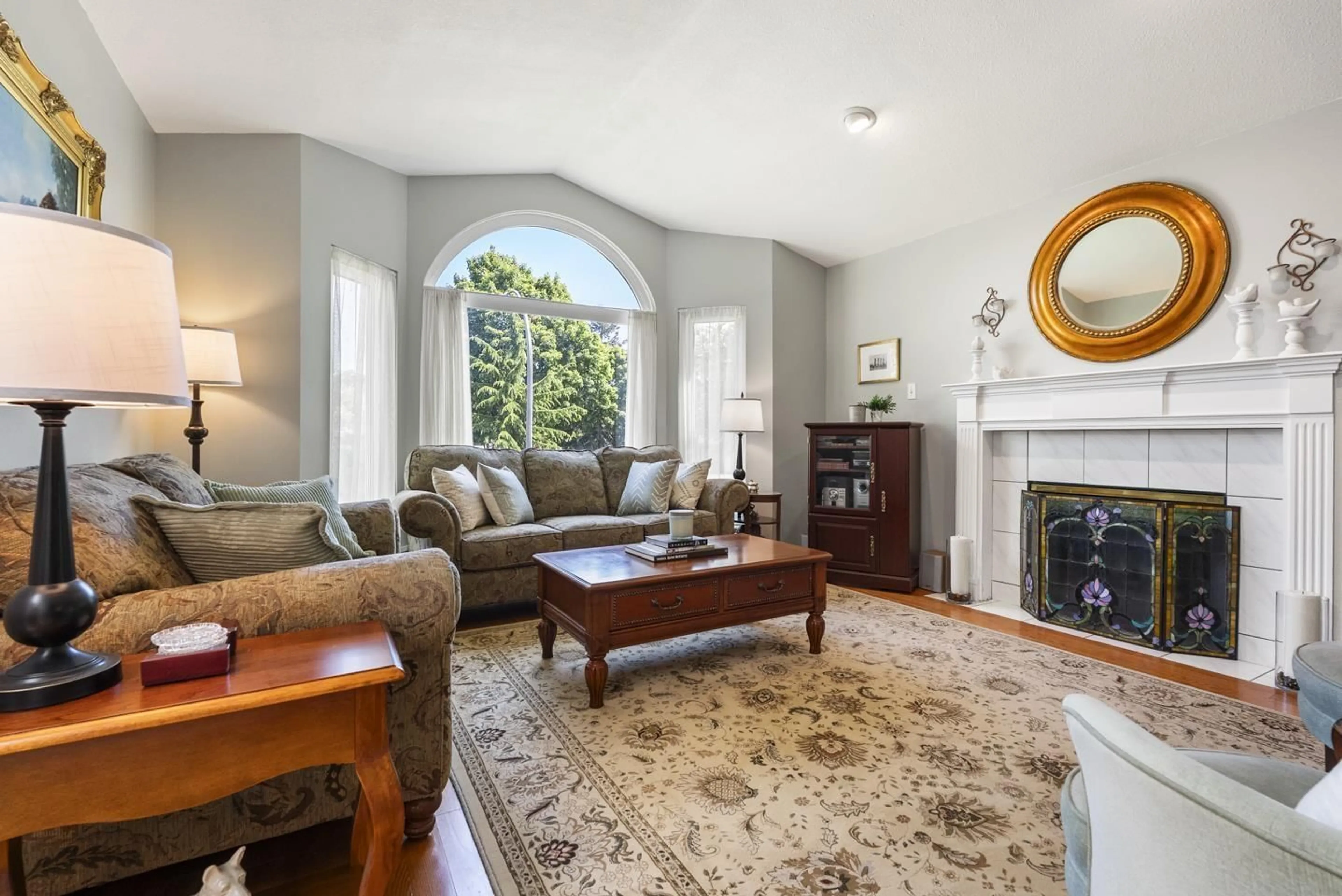 Living room with furniture, unknown for 9109 160A STREET, Surrey British Columbia V4N3A6
