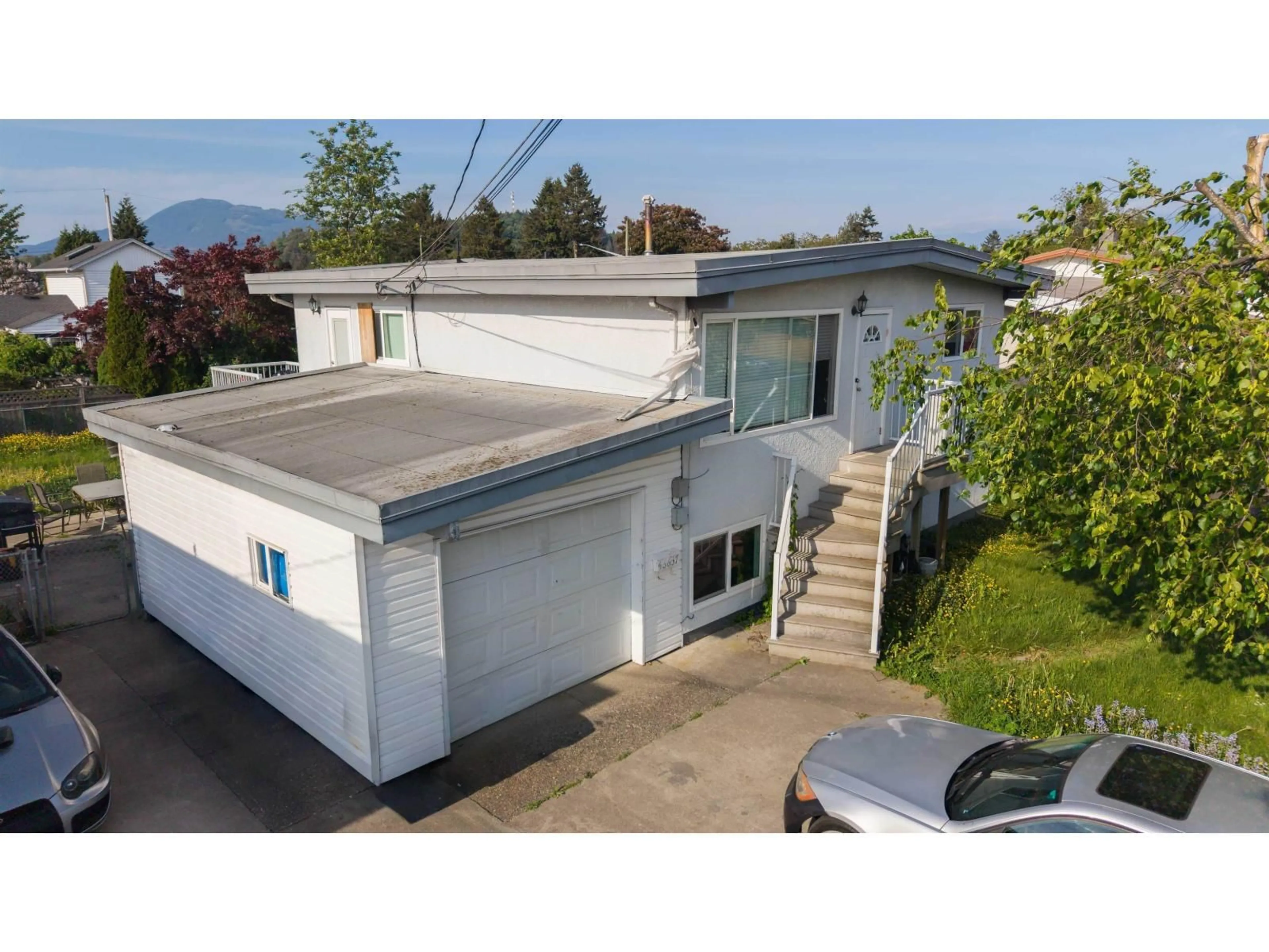A pic from outside/outdoor area/front of a property/back of a property/a pic from drone, unknown for 46637 ANDREWS AVENUE, Chilliwack British Columbia V2P2H9