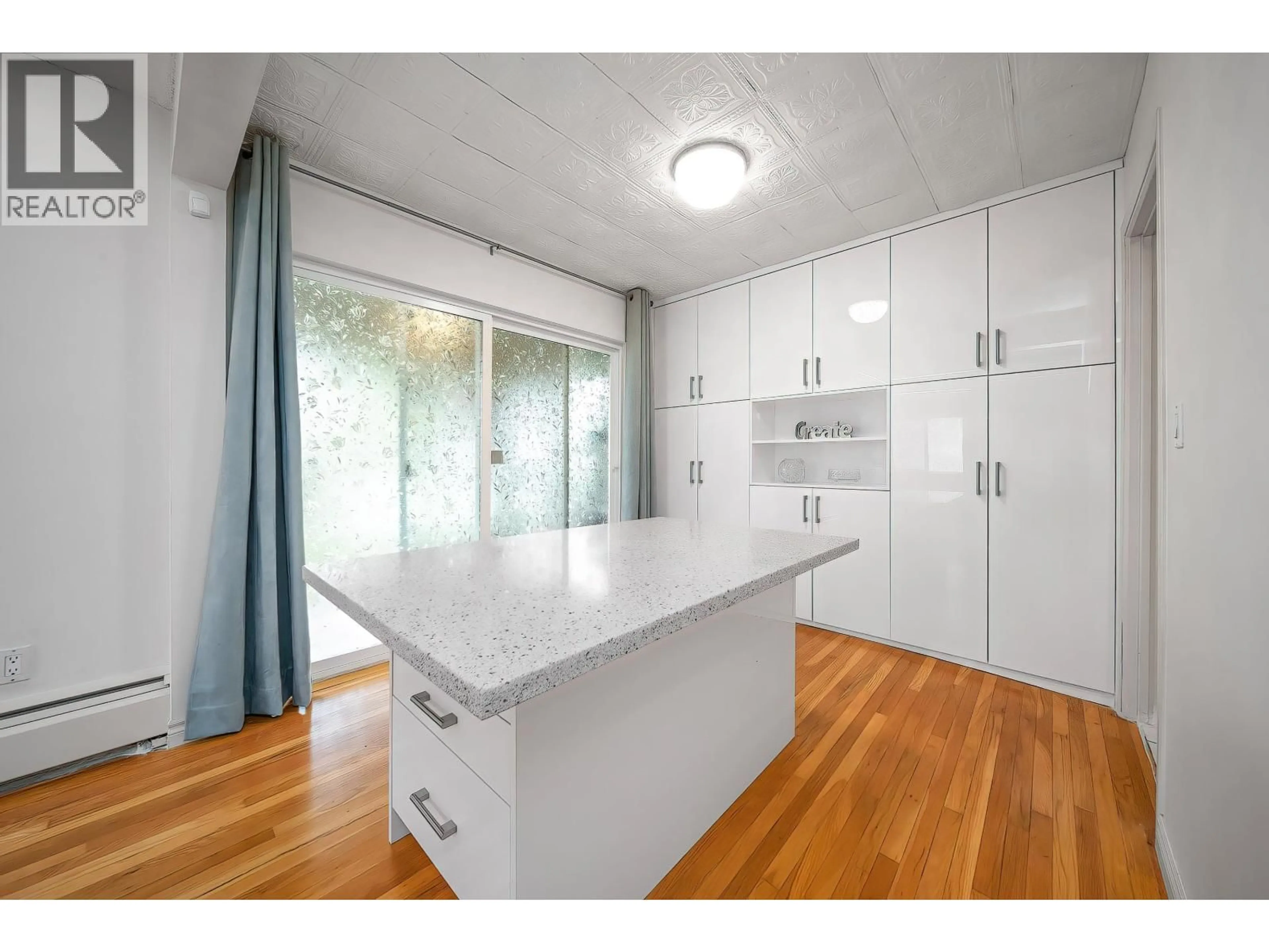 Standard kitchen, wood/laminate floor for 750 WESTVIEW CRESCENT, Vancouver British Columbia V7N3X8