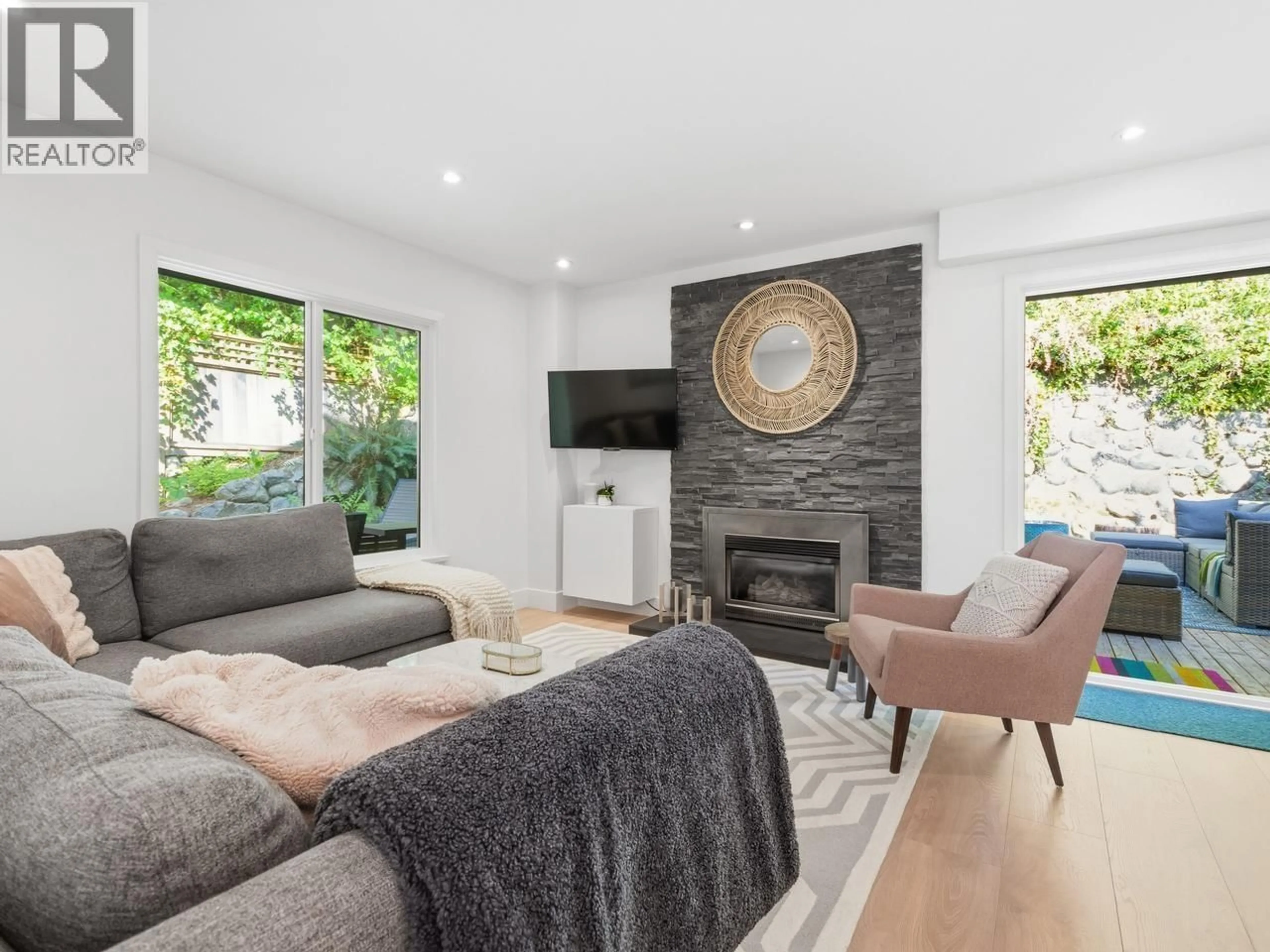 Living room with furniture, unknown for 1516 MCNAIR DRIVE, North Vancouver British Columbia V7K1X6