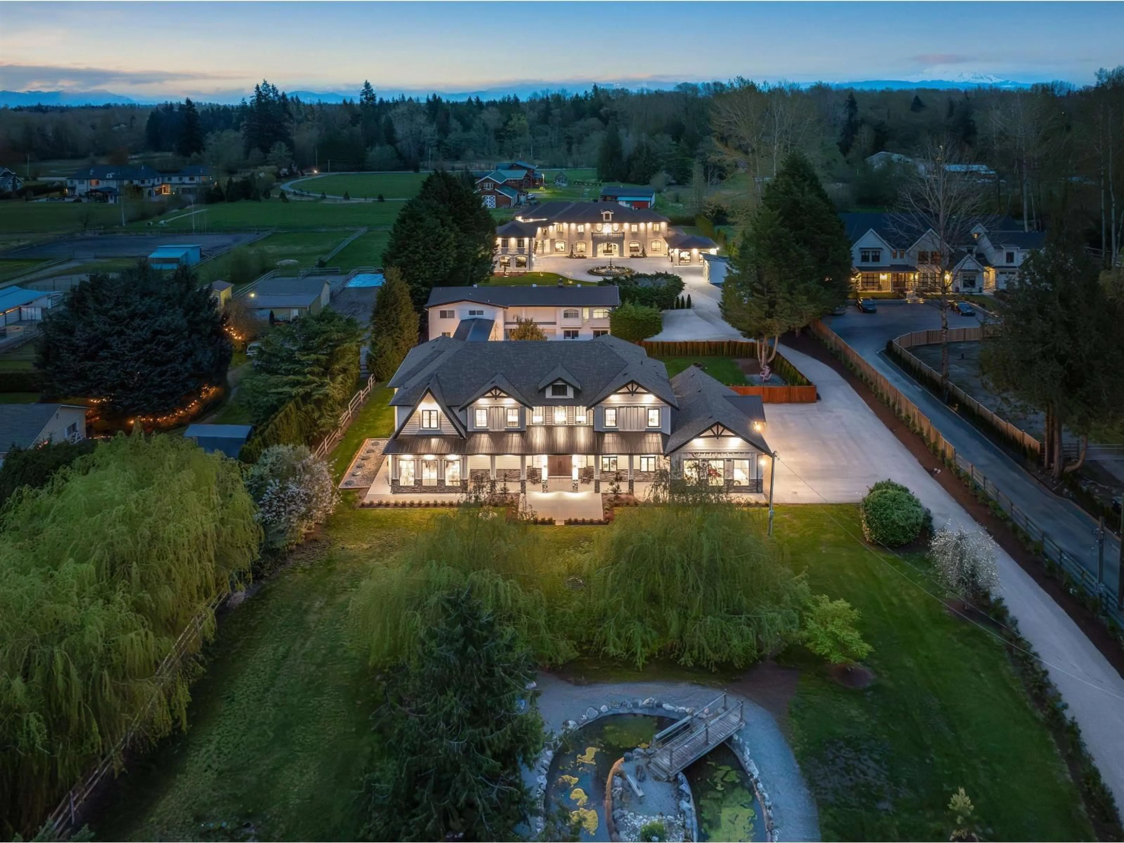 A pic from outside/outdoor area/front of a property/back of a property/a pic from drone, unknown for 606 202 STREET, Langley British Columbia V2Z1V7
