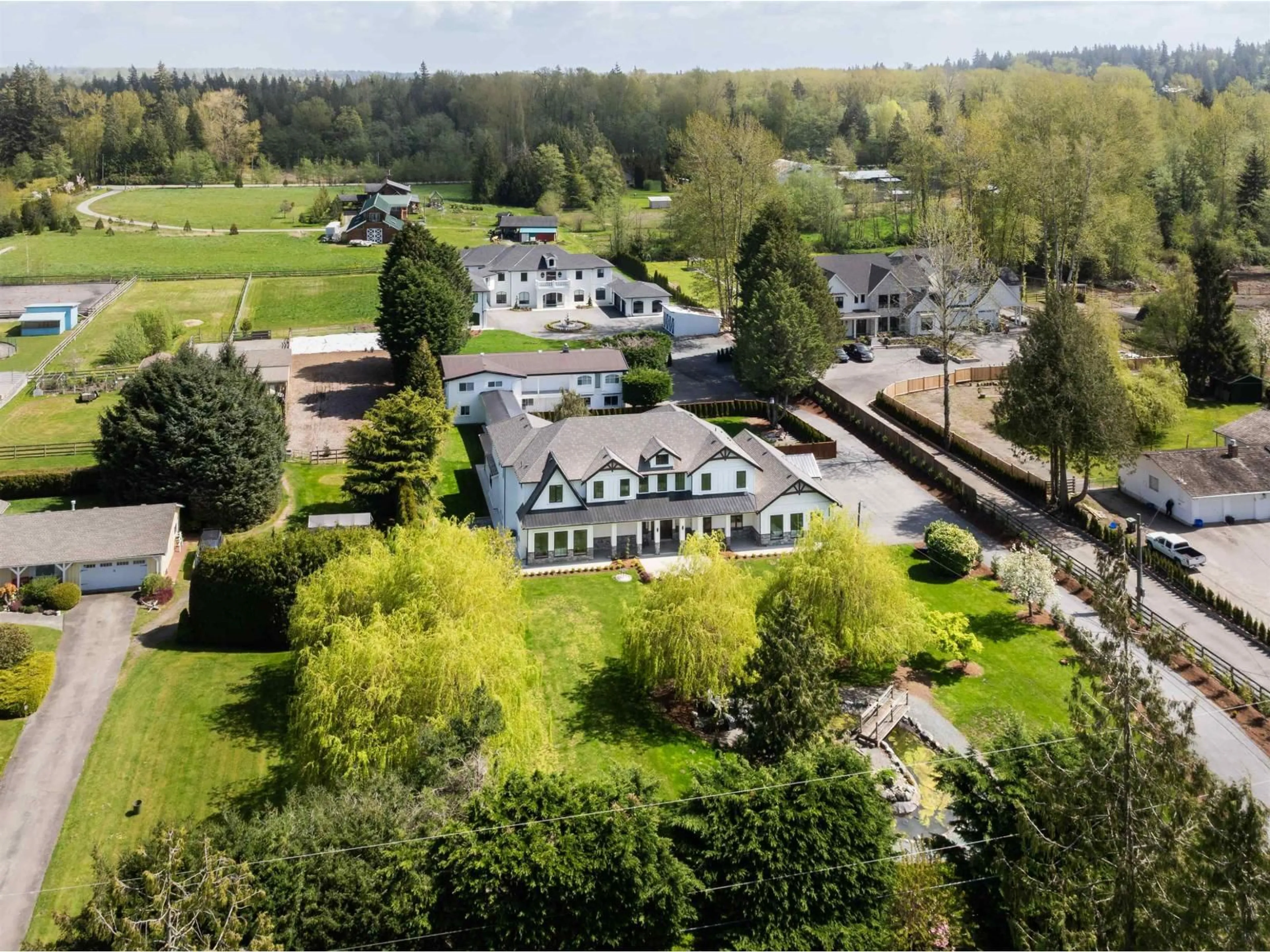 A pic from outside/outdoor area/front of a property/back of a property/a pic from drone, mountain view for 606 202 STREET, Langley British Columbia V2Z1V7