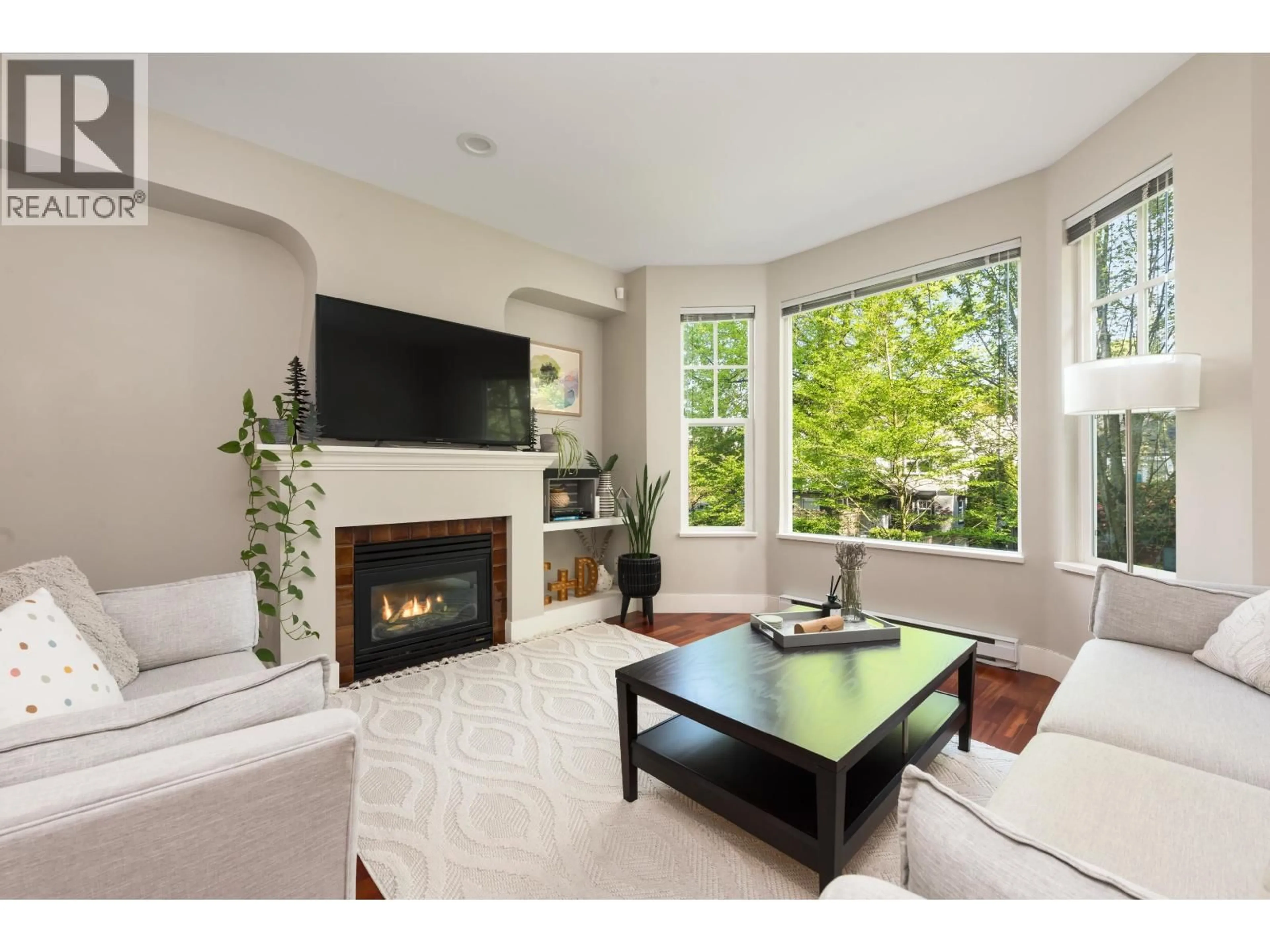 Living room with furniture, unknown for 888 15TH AVENUE, Vancouver British Columbia V5Z1R7