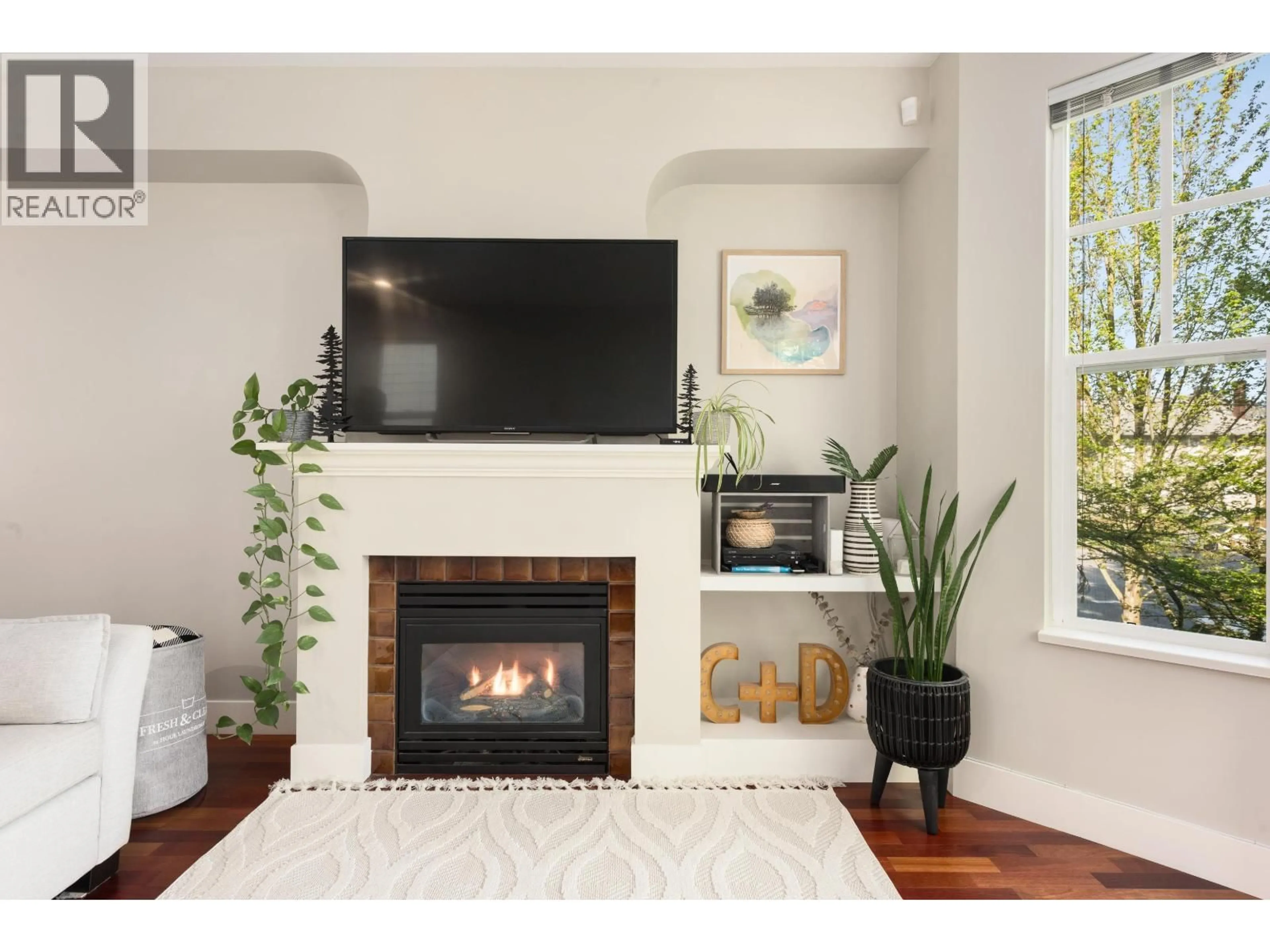 Living room with furniture, unknown for 888 15TH AVENUE, Vancouver British Columbia V5Z1R7