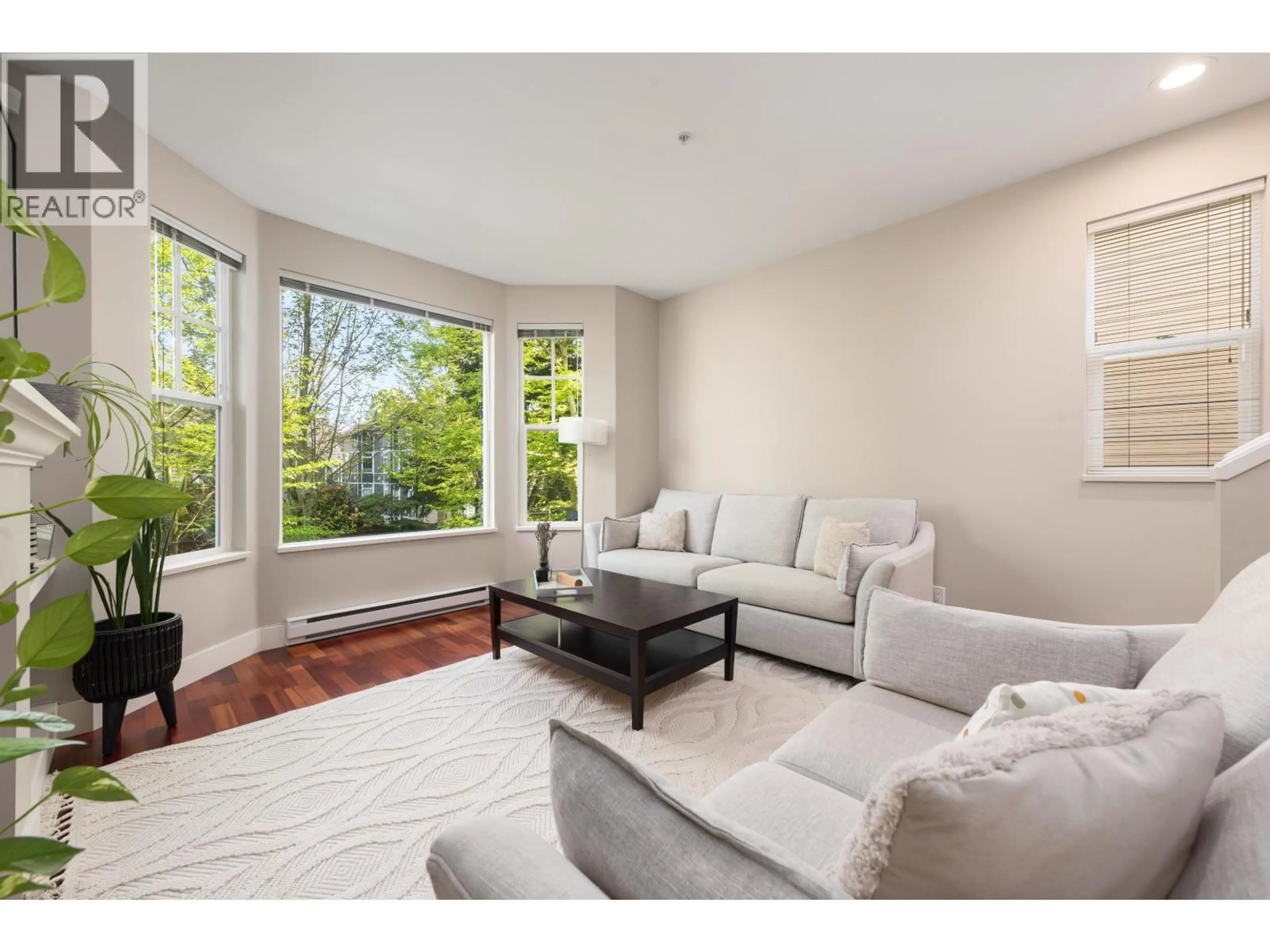 Living room with furniture, unknown for 888 15TH AVENUE, Vancouver British Columbia V5Z1R7