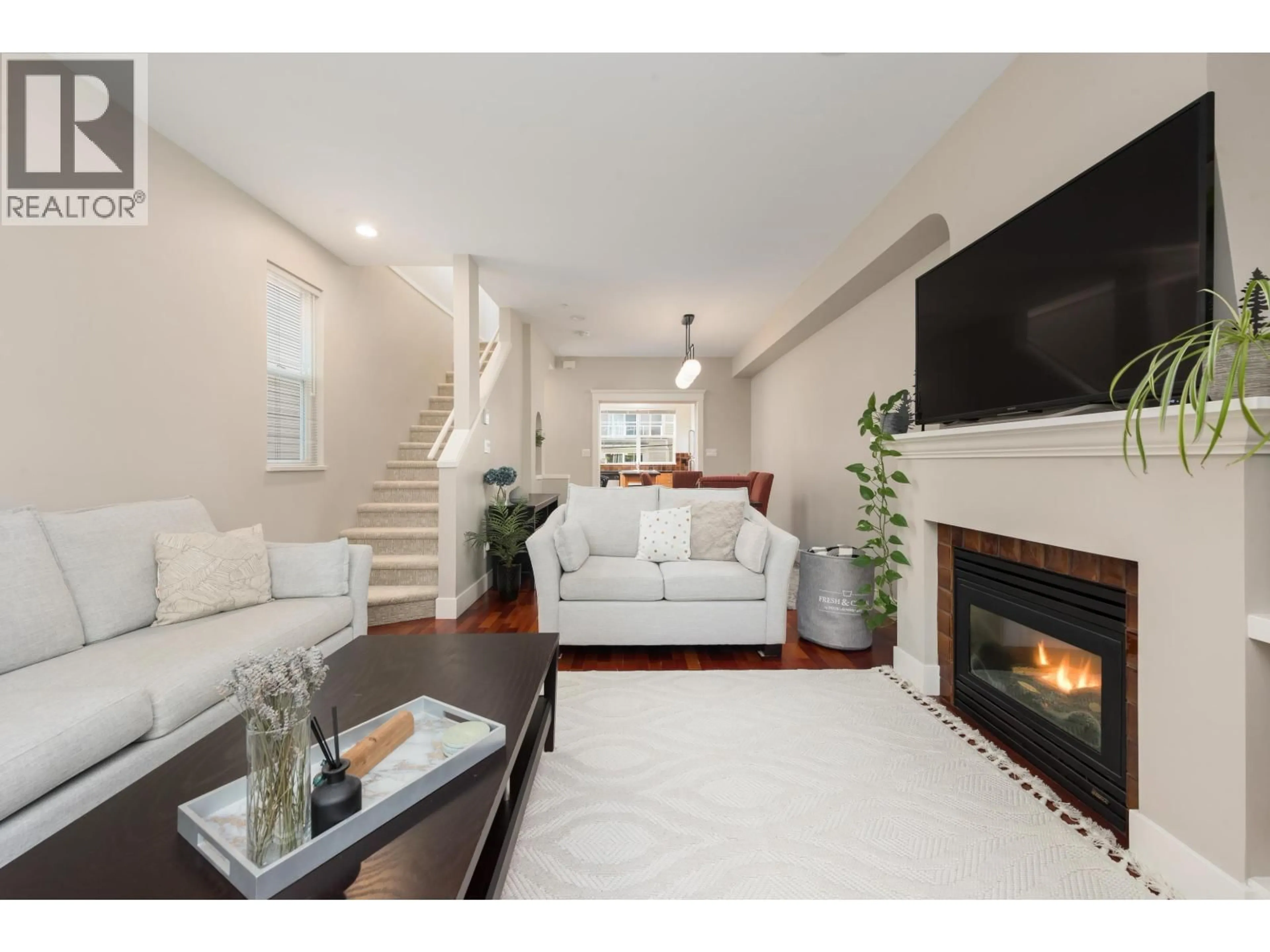 Living room with furniture, unknown for 888 15TH AVENUE, Vancouver British Columbia V5Z1R7