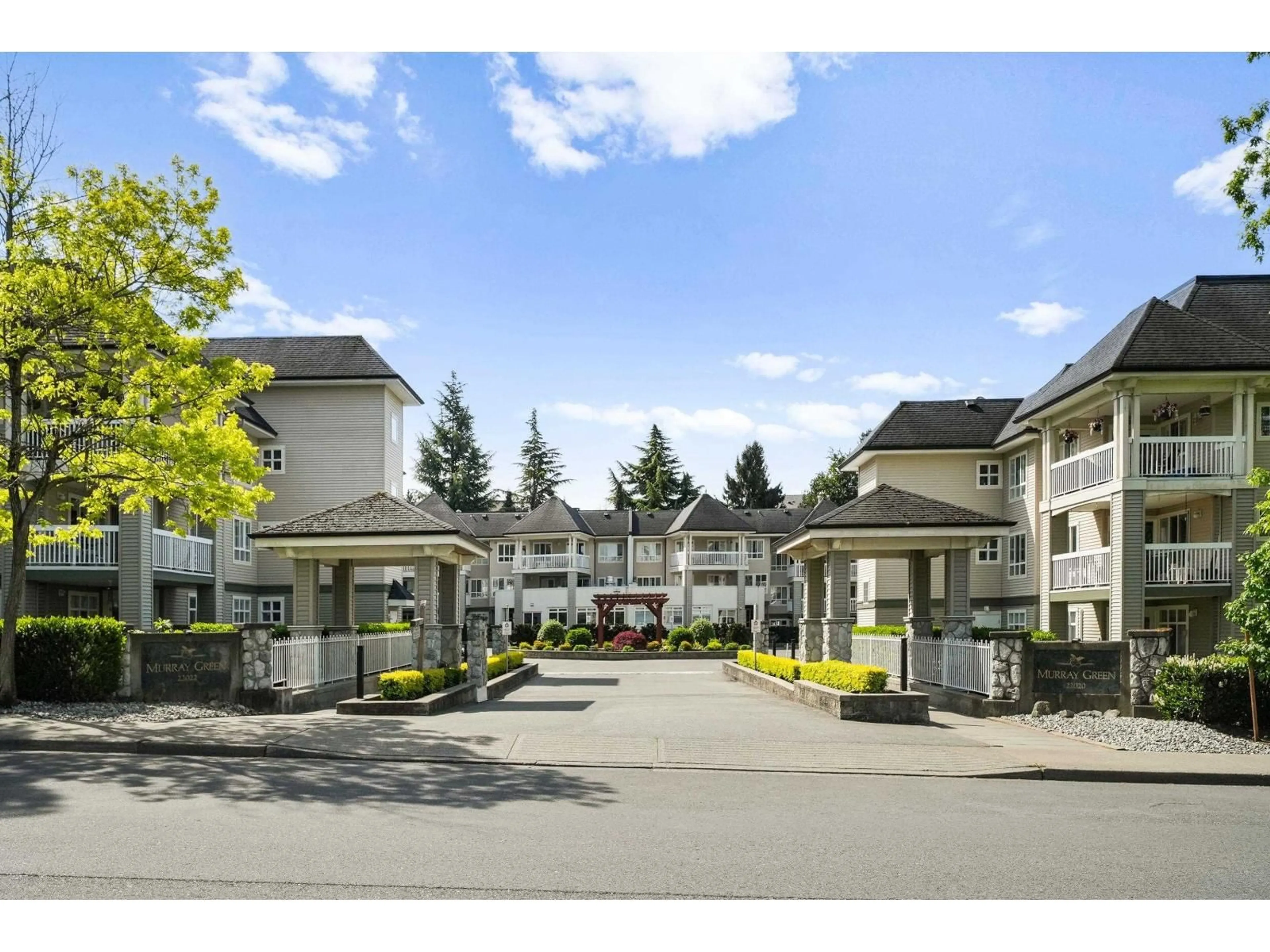 Patio, mountain view for 406 - 22022 49 AVENUE, Langley British Columbia V3A3R9