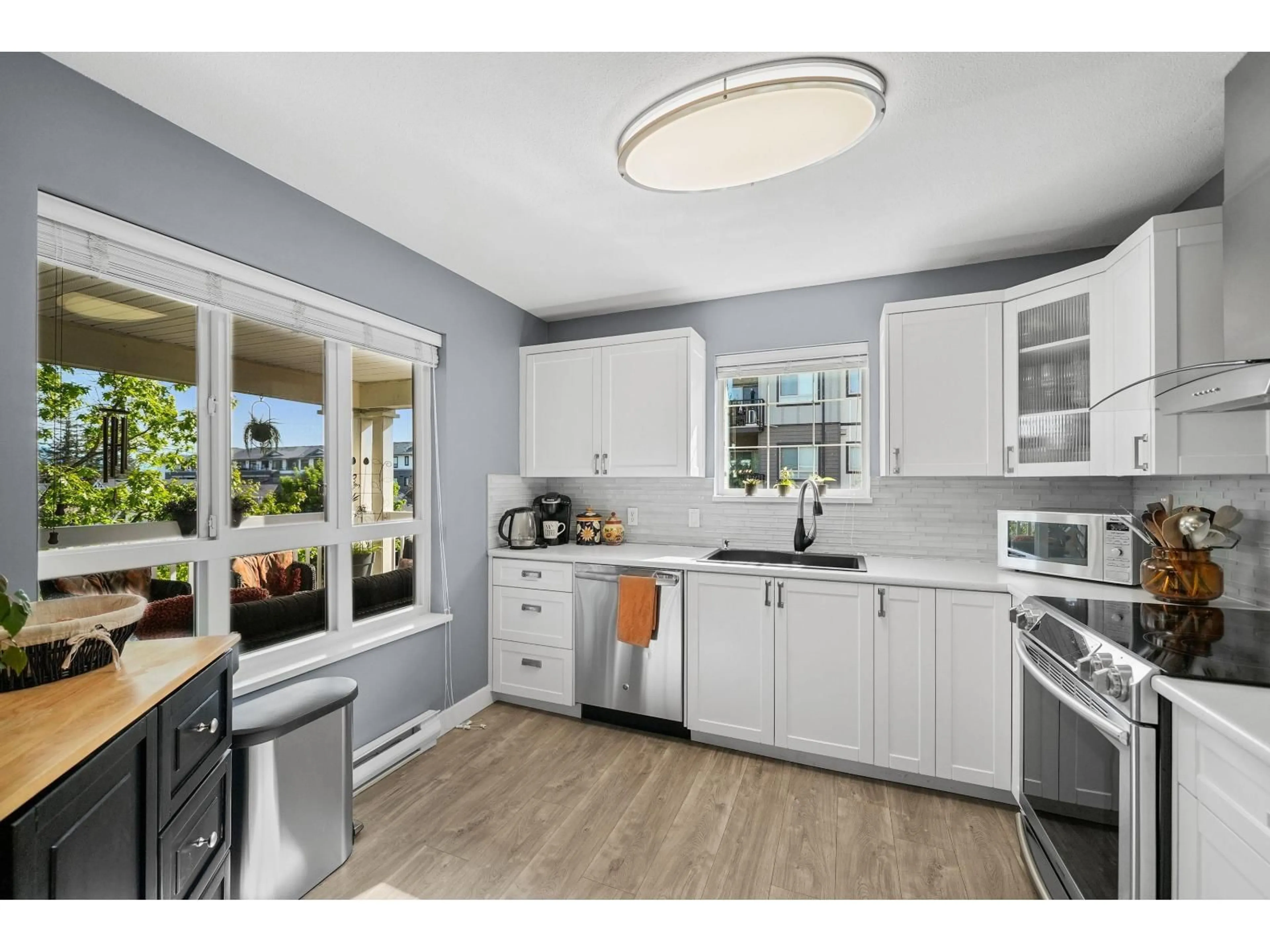 Open concept kitchen, unknown for 406 - 22022 49 AVENUE, Langley British Columbia V3A3R9
