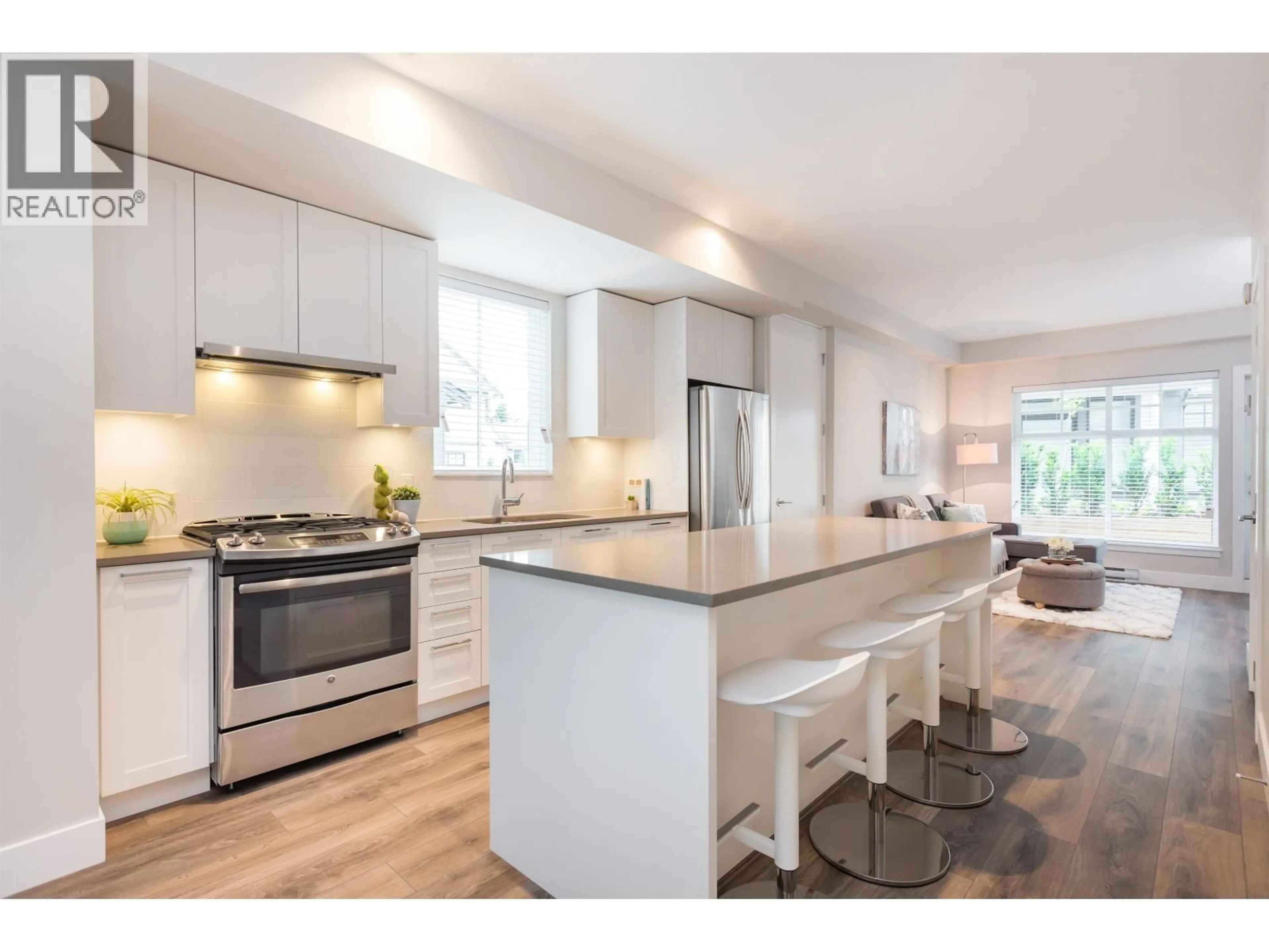 Open concept kitchen, wood/laminate floor for 1 - 5148 SAVILE ROW, Burnaby British Columbia V5E0C3