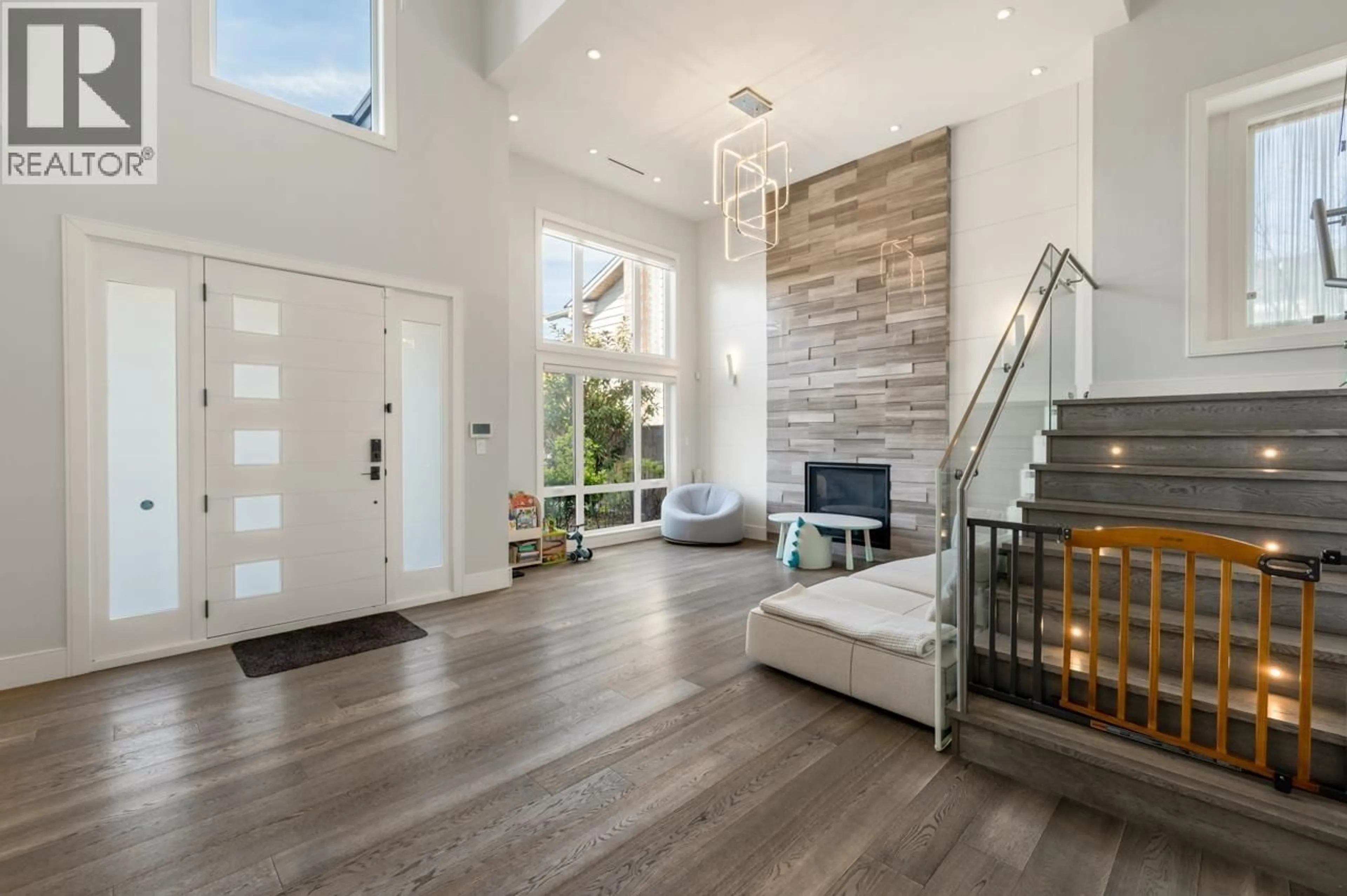 Indoor entryway for 4480 LANCELOT DRIVE, Richmond British Columbia V7C4S3