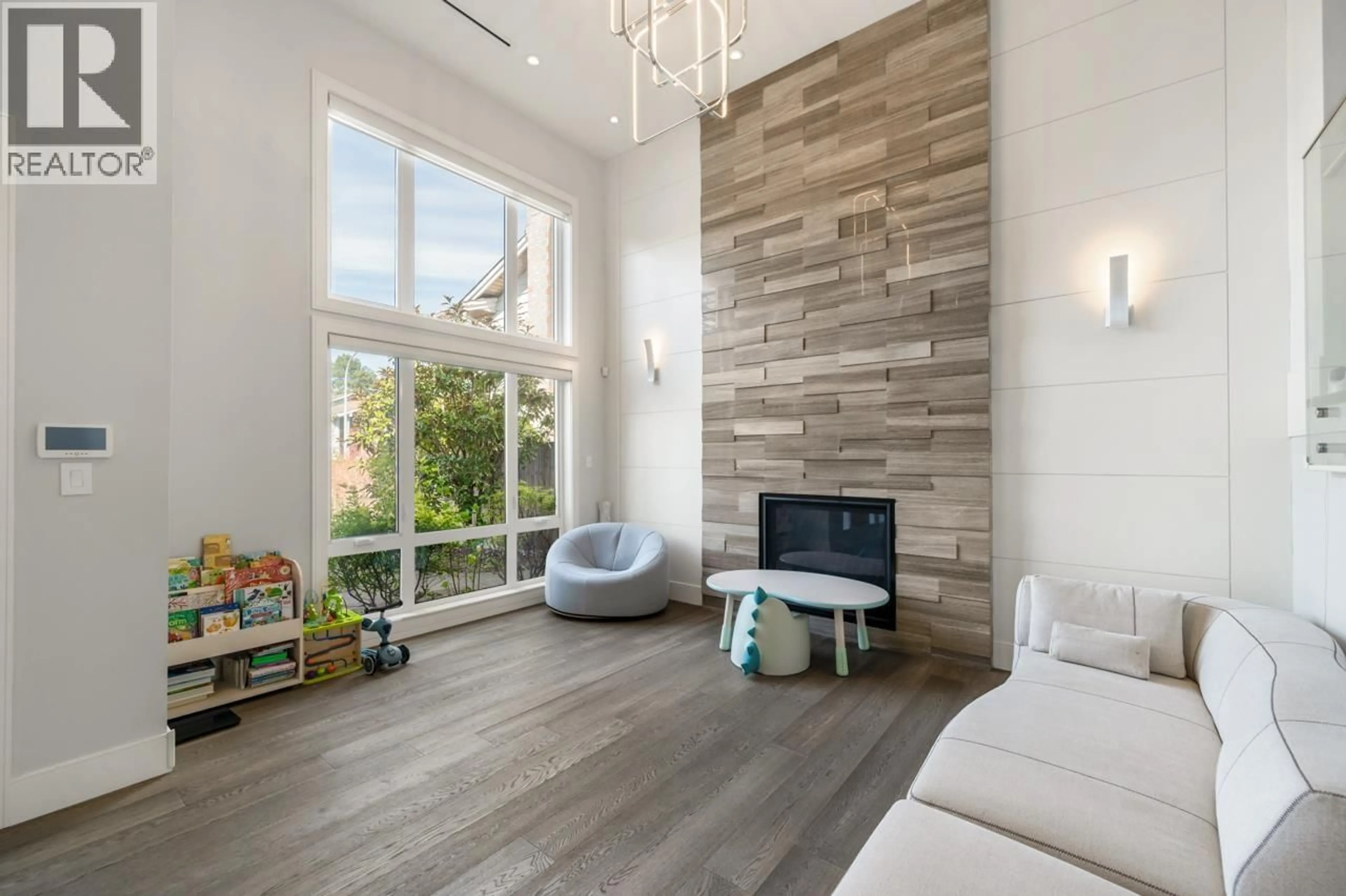 Living room with furniture, unknown for 4480 LANCELOT DRIVE, Richmond British Columbia V7C4S3