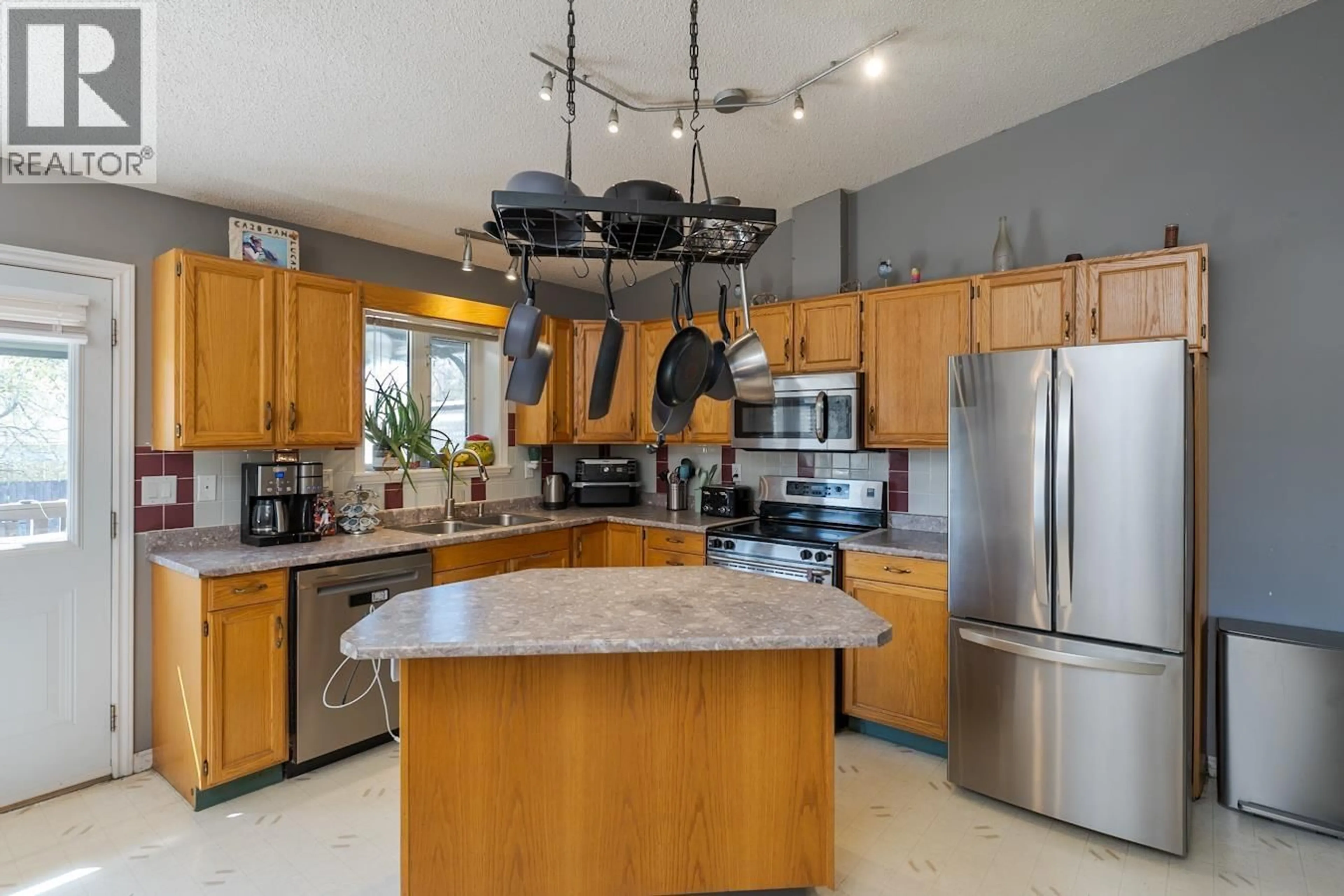 Open concept kitchen, unknown for 1467 VILLAGE AVENUE, Prince George British Columbia V2L5P3
