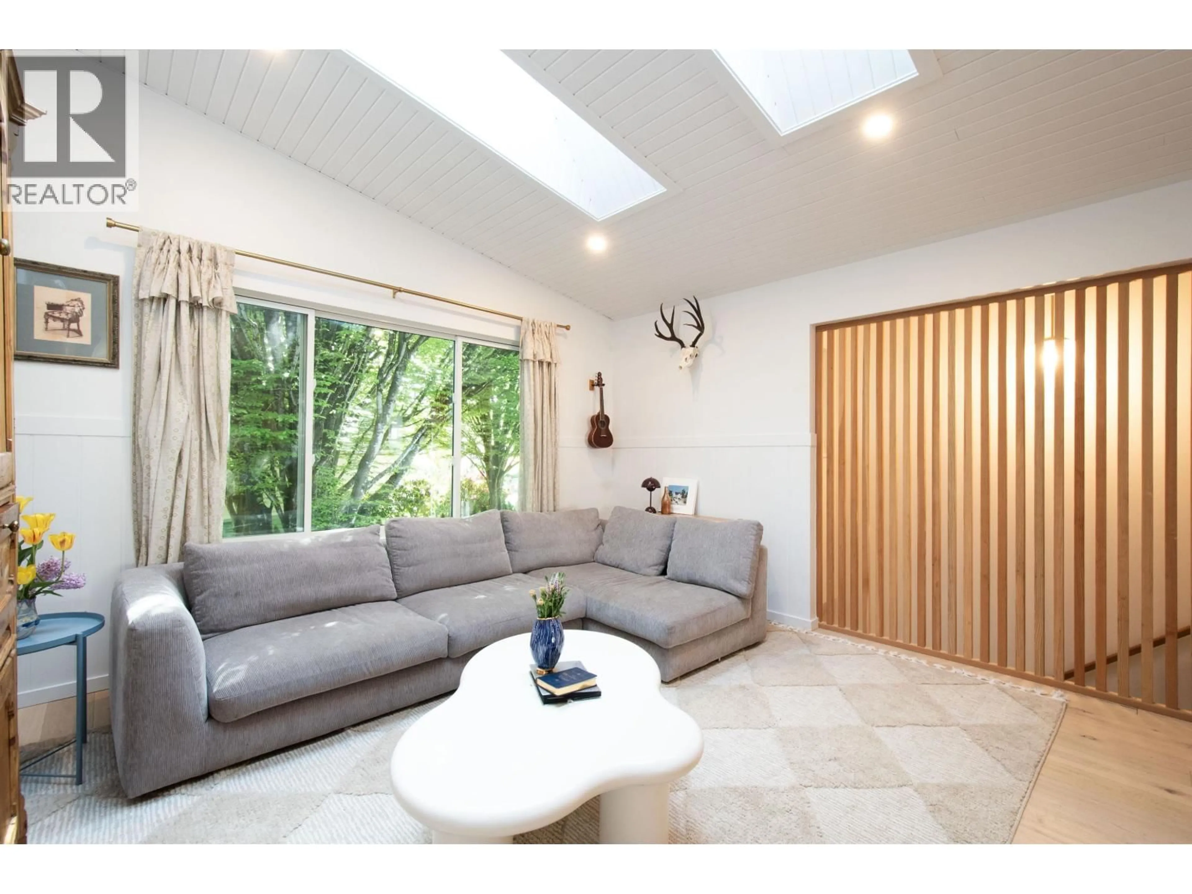 Living room with furniture, unknown for 3385 ONTARIO STREET, Vancouver British Columbia V5V5B9